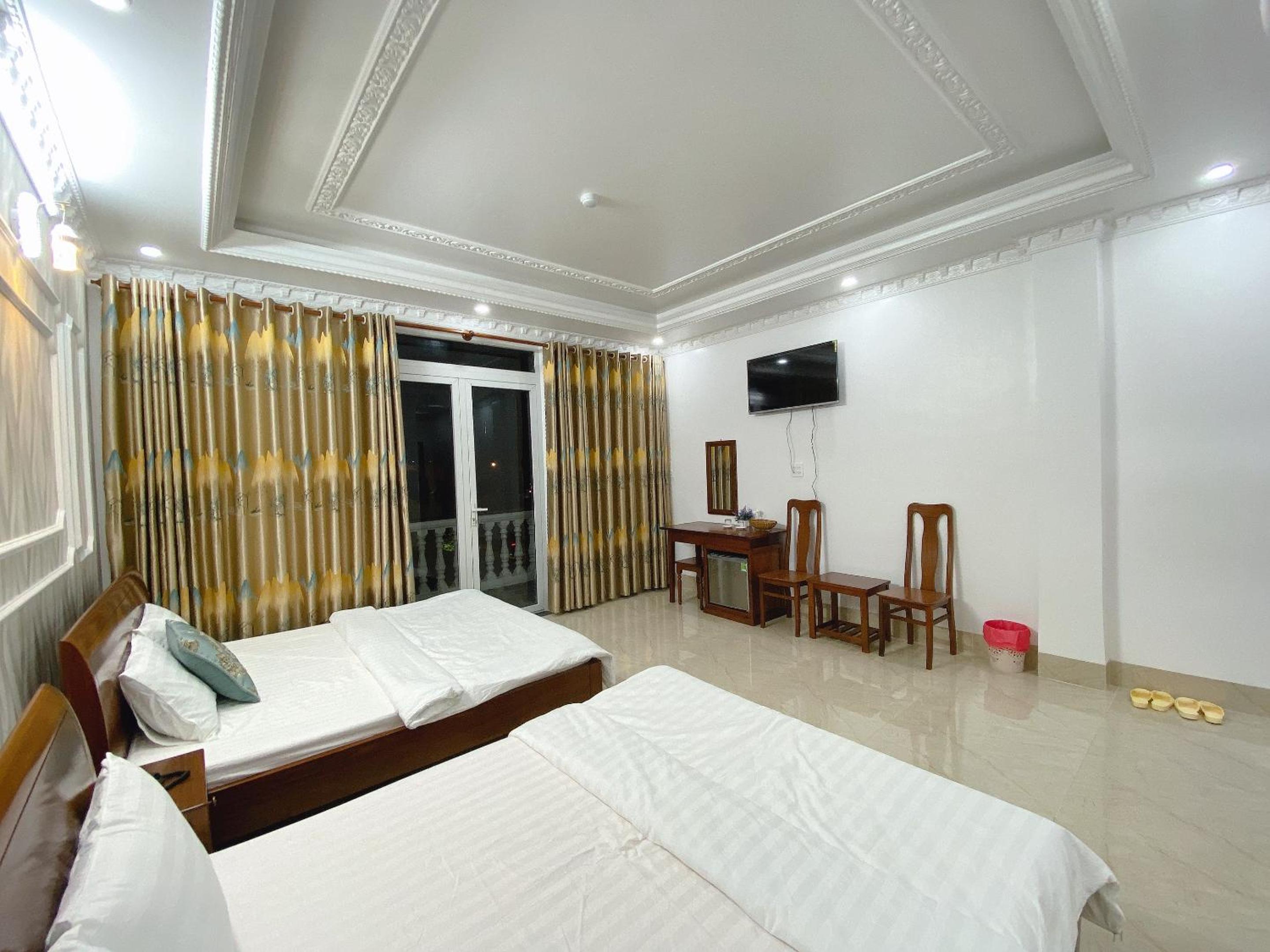 Deluxe Family Room - Photo 7