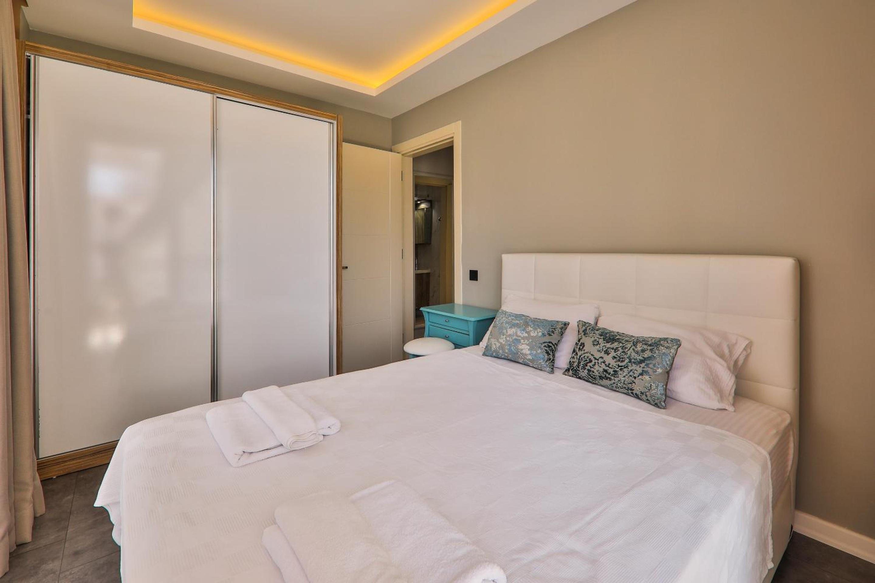 Two-Bedroom Apartment - Photo 16