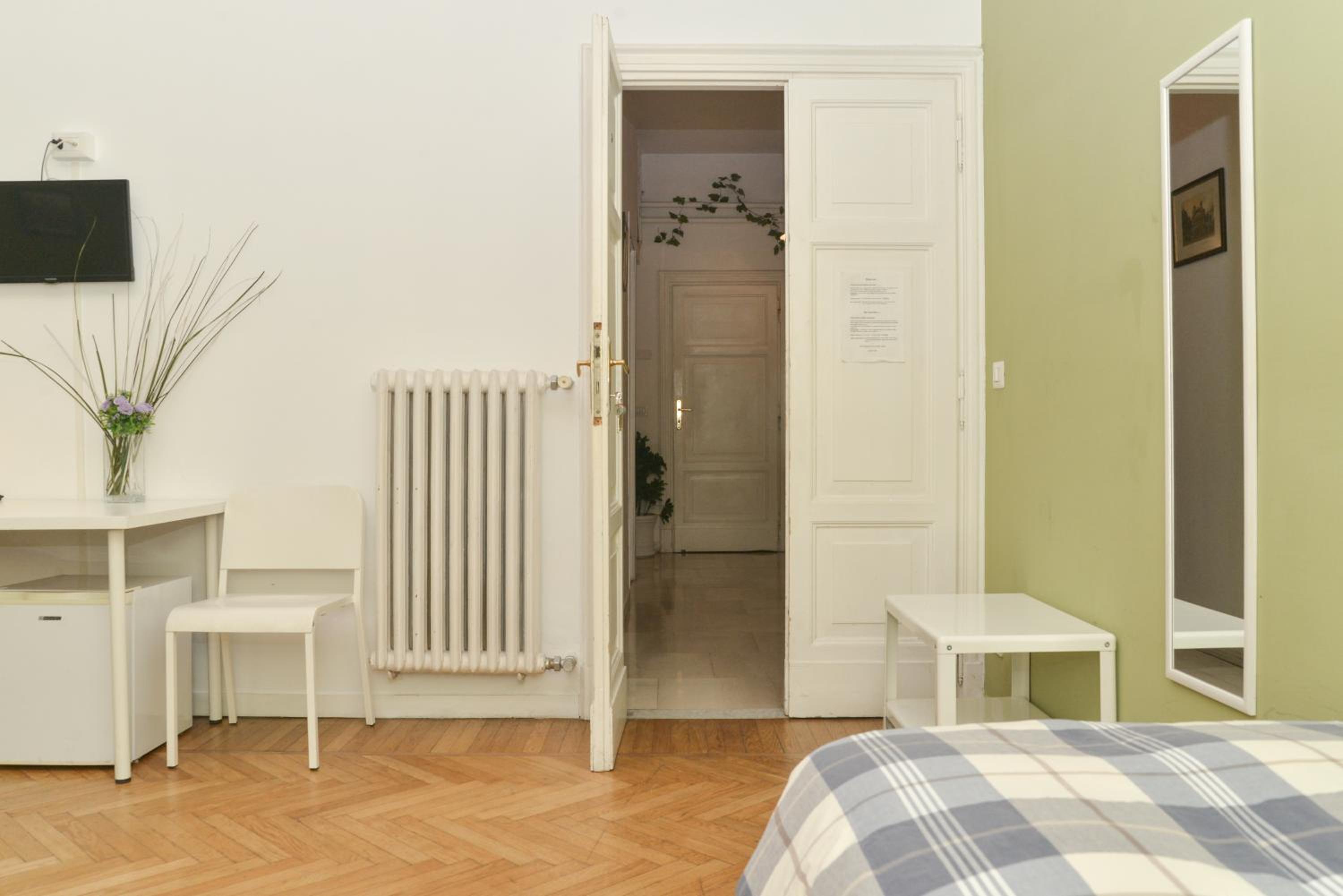 Room with Private External Bathroom photo 3