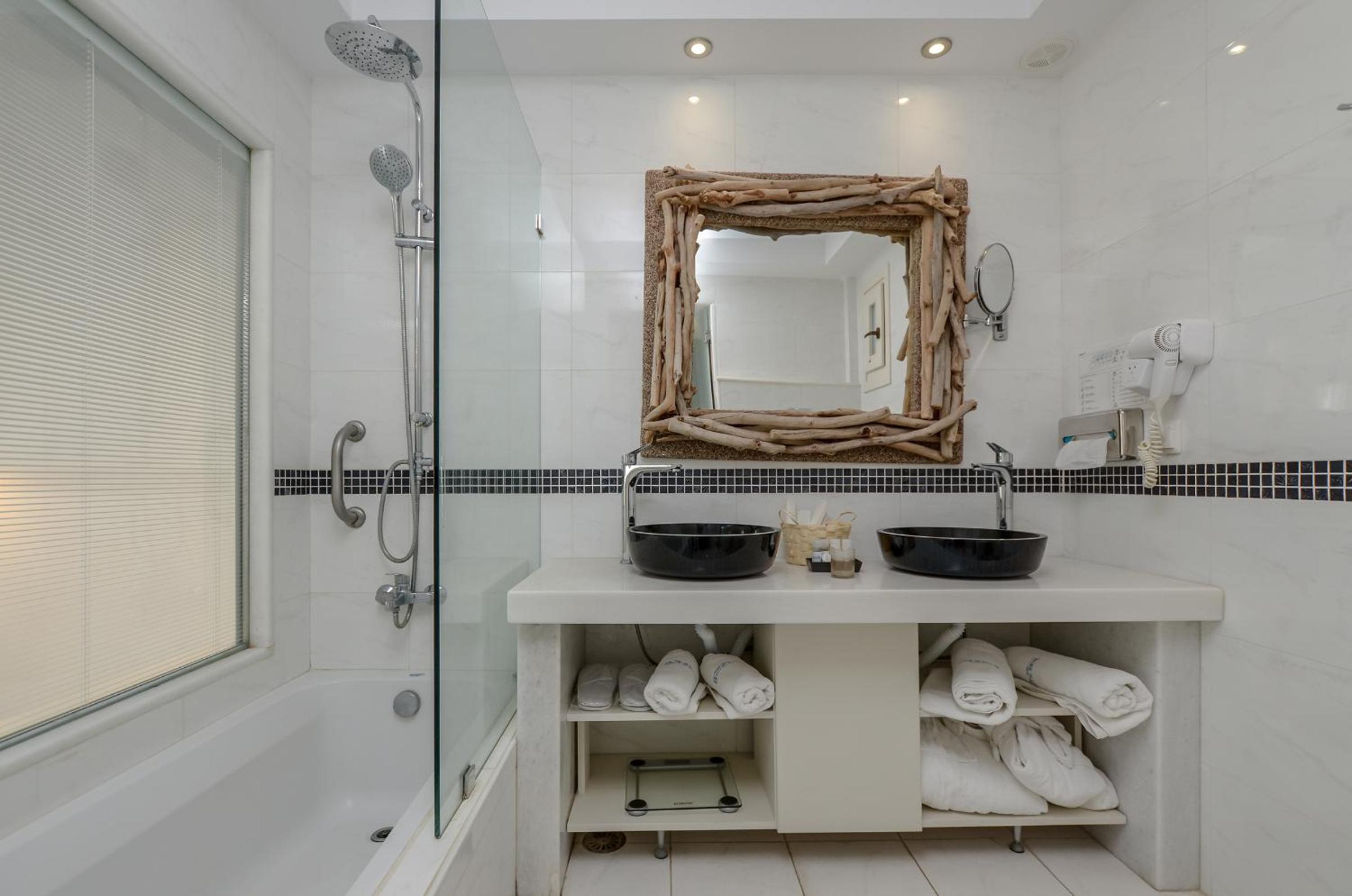 Double or Twin Room with Garden View - Photo 4