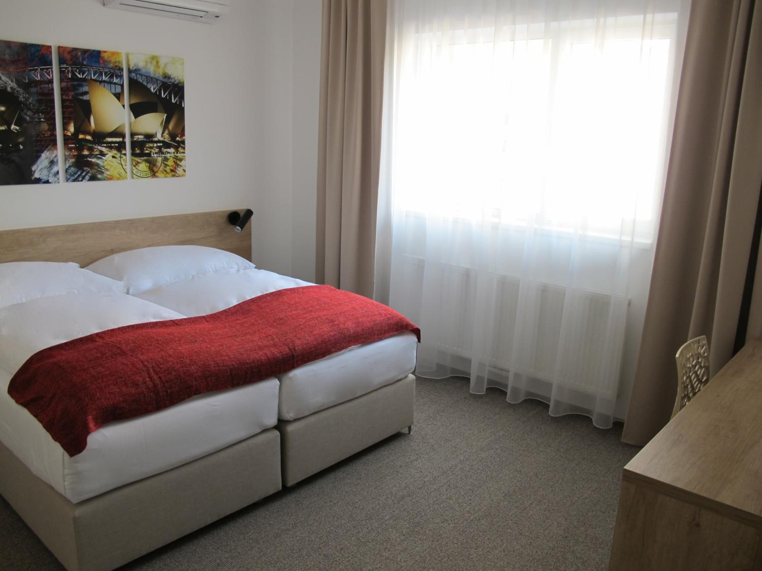 Large Double or Twin Room with Bathroom