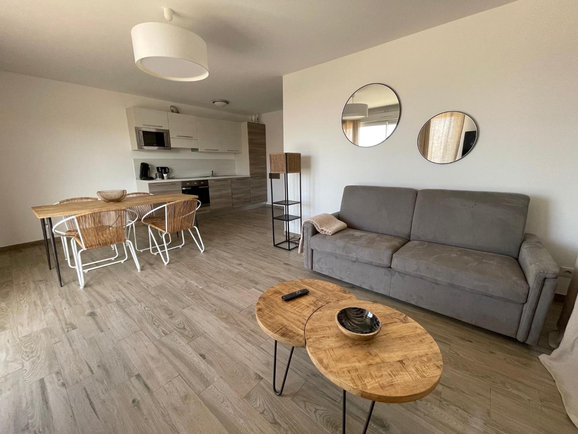 Apartment with Sea View - Photo 9