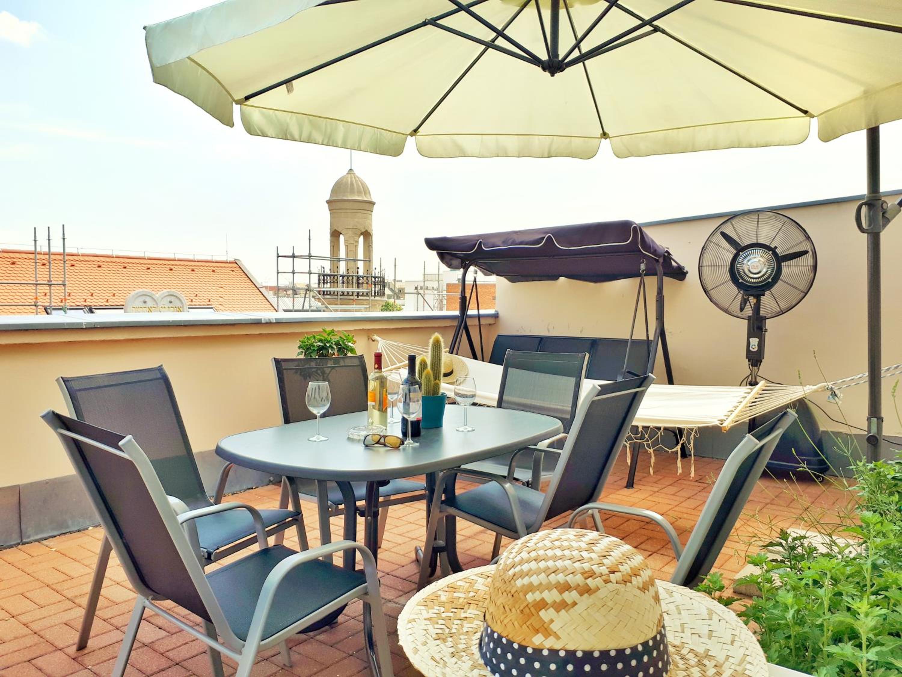 Apartment with Terrace - Photo 18