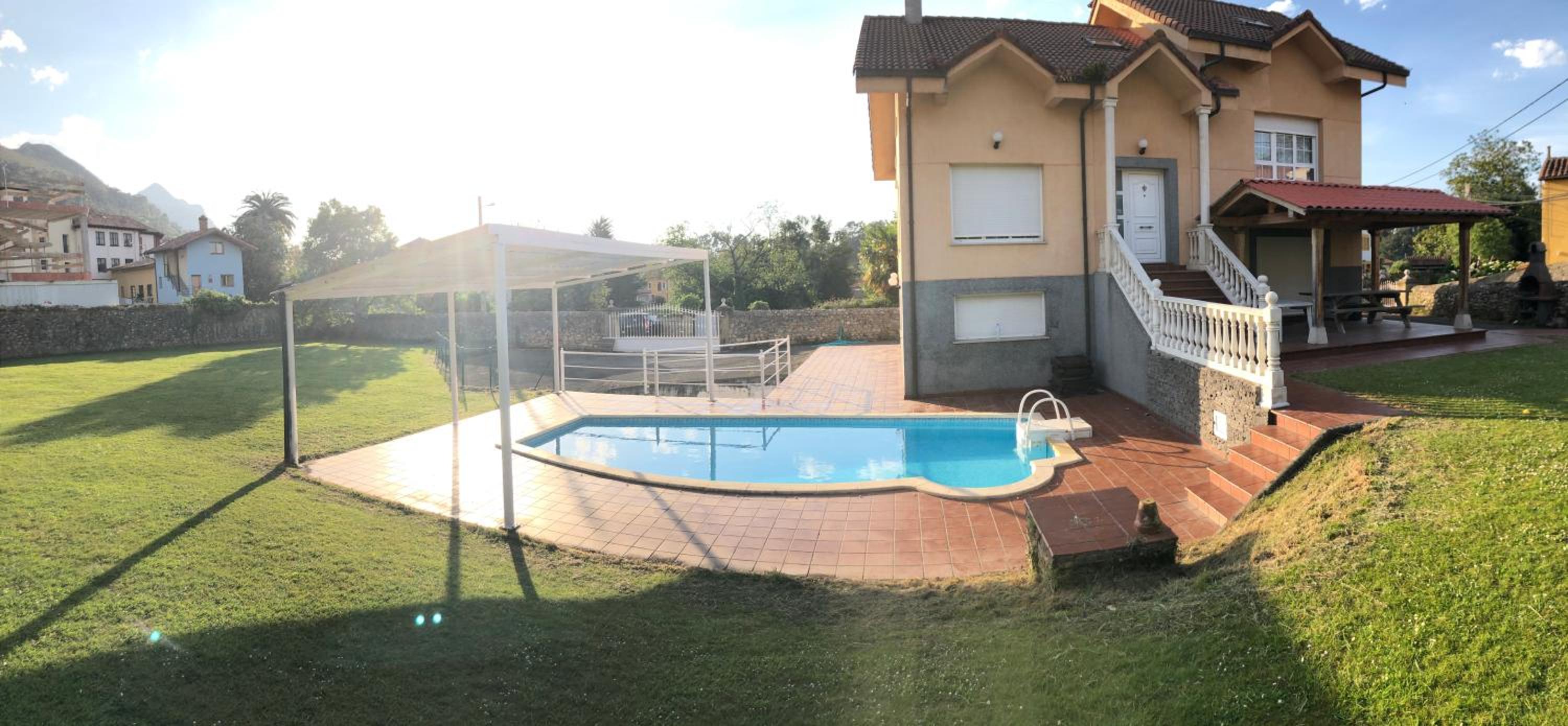 Five-Bedroom House photo 2