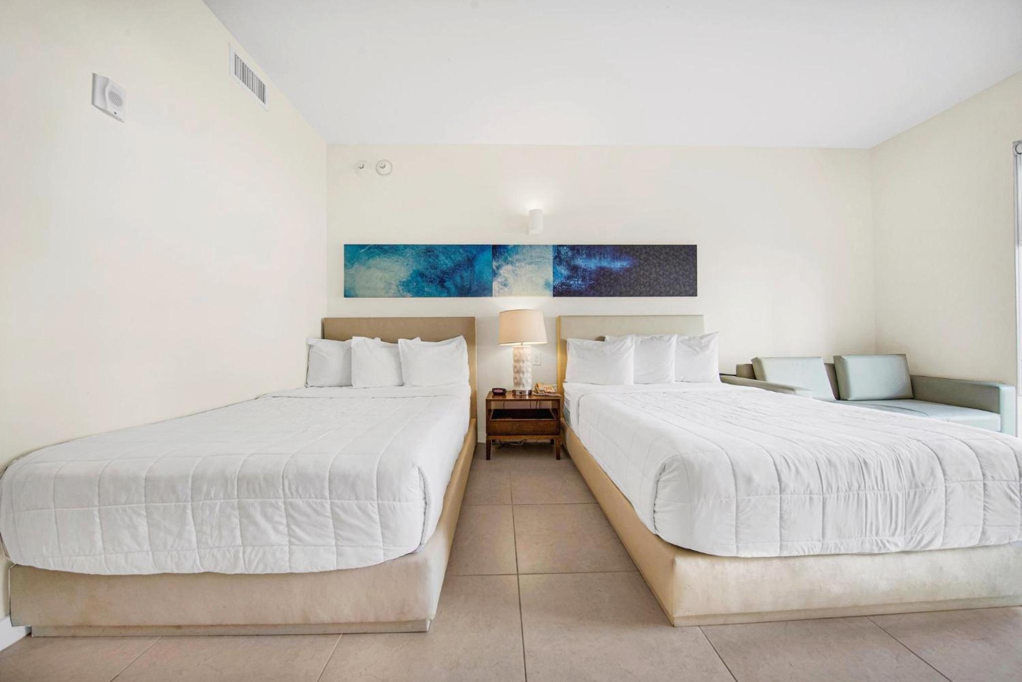 Deluxe Two Double Beds - Photo 1
