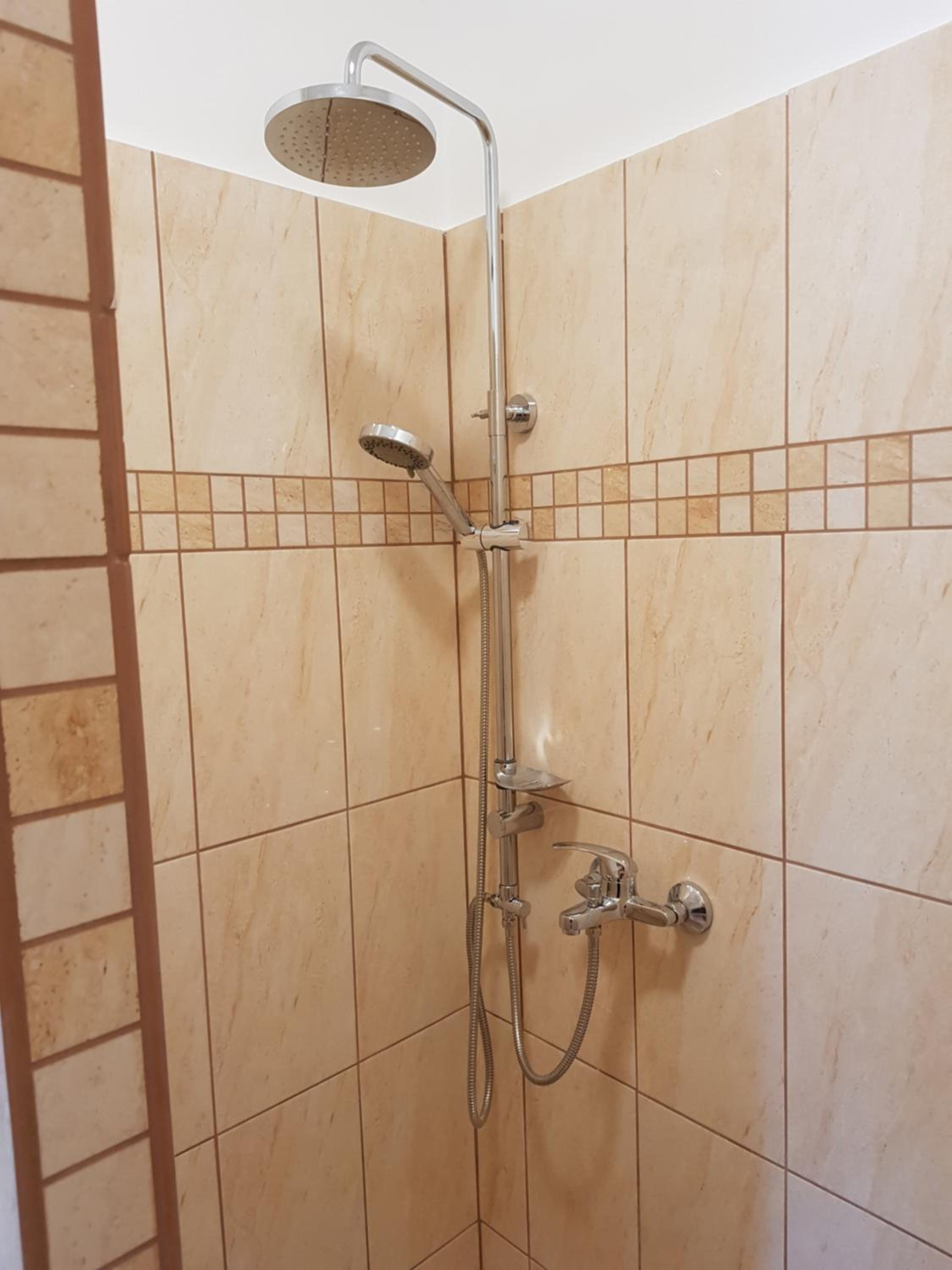 Double Room with Private Bathroom - Photo 5