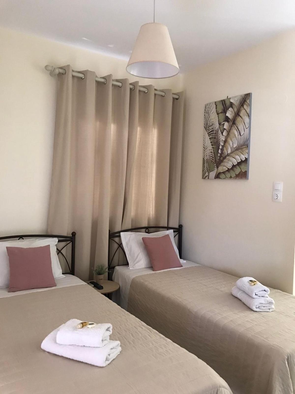 Twin Room with Balcony - Photo 3