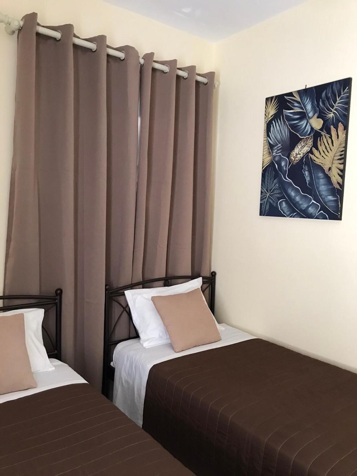 Twin Room with Balcony - Photo 10