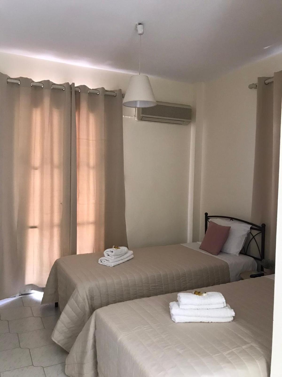 Twin Room with Balcony - Photo 2