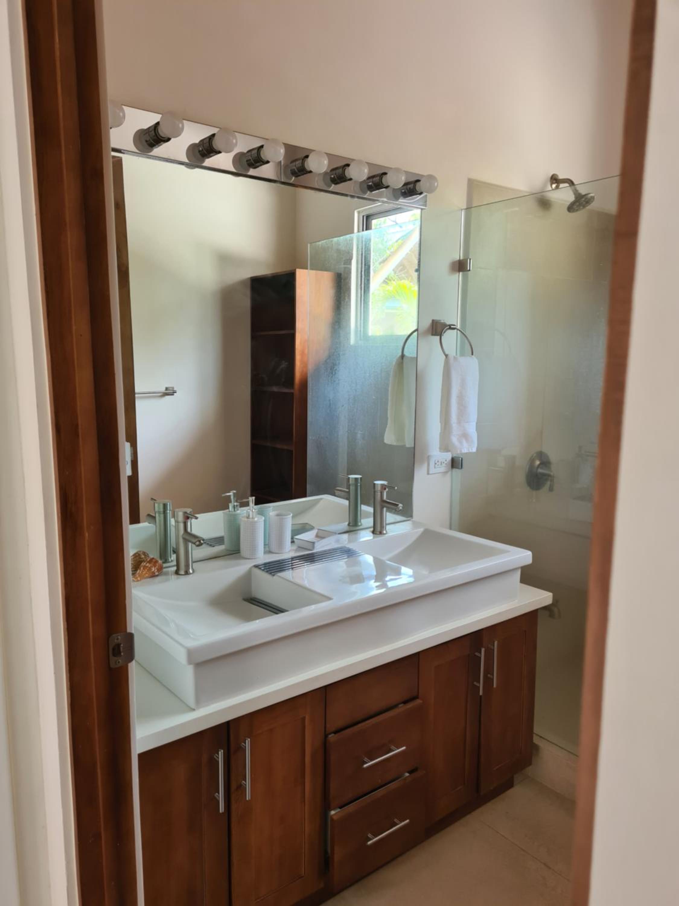 Deluxe King Suite - Photo 5