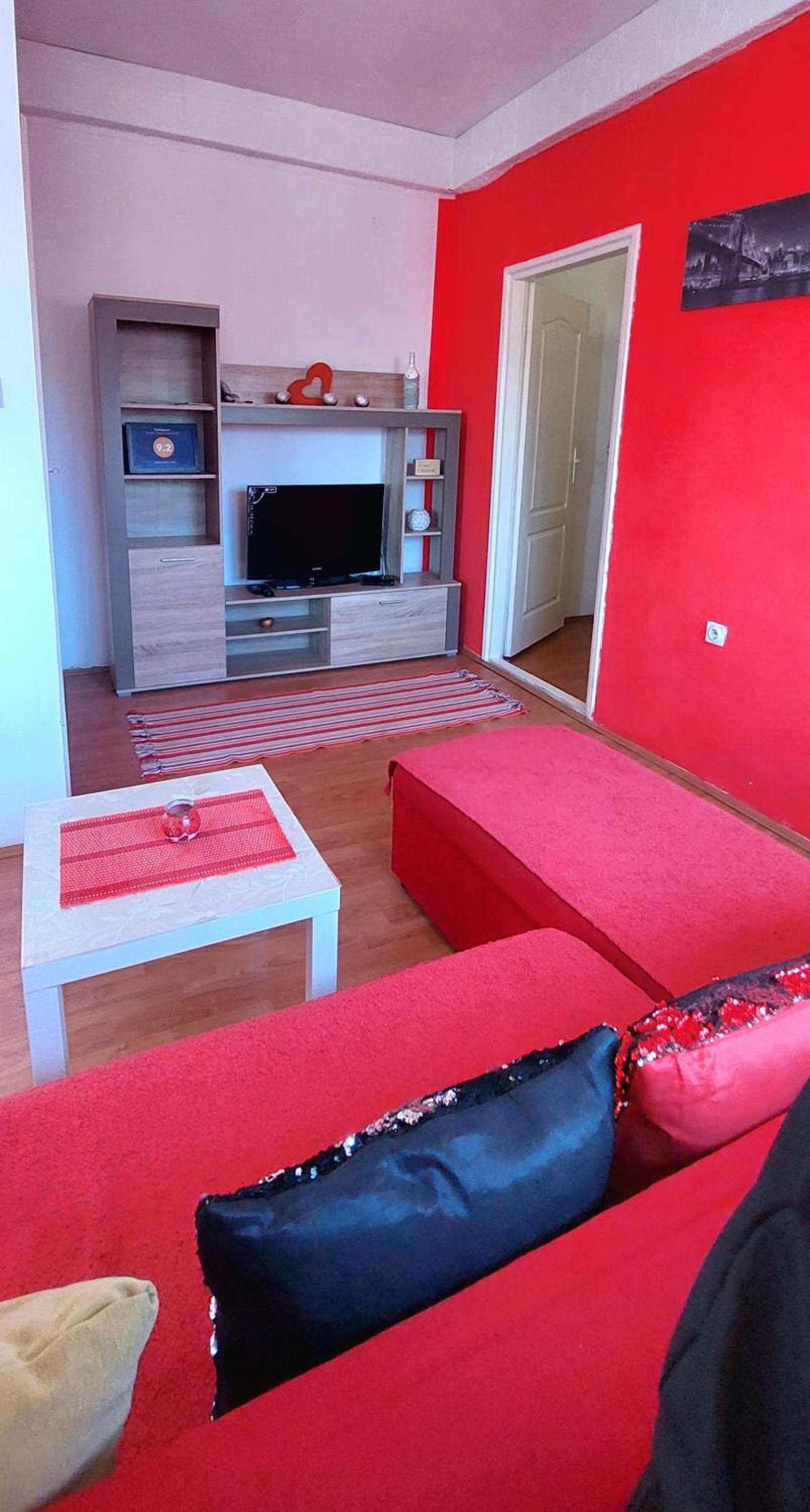 One-Bedroom Apartment photo 1