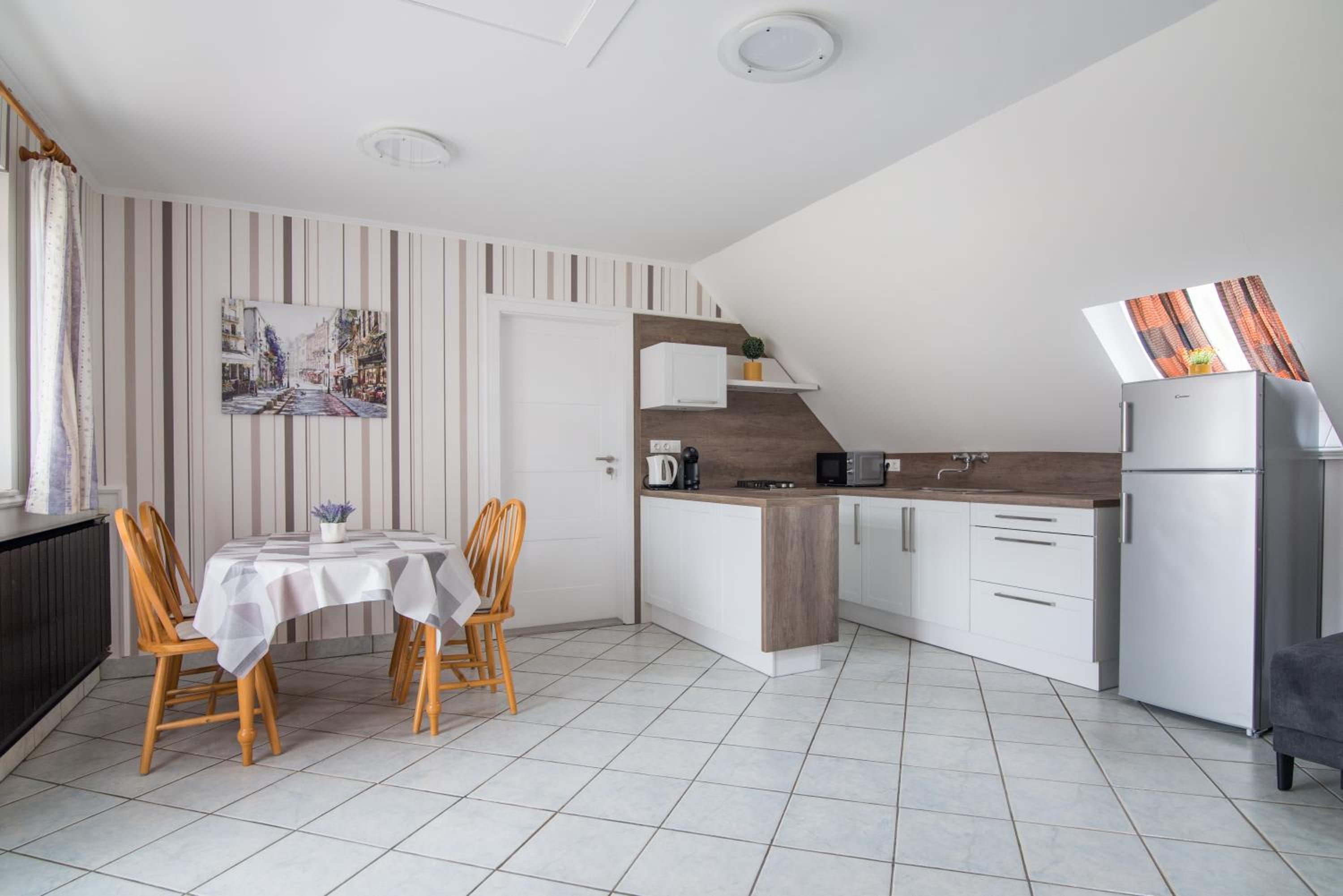 Family Room with Terrace photo 3