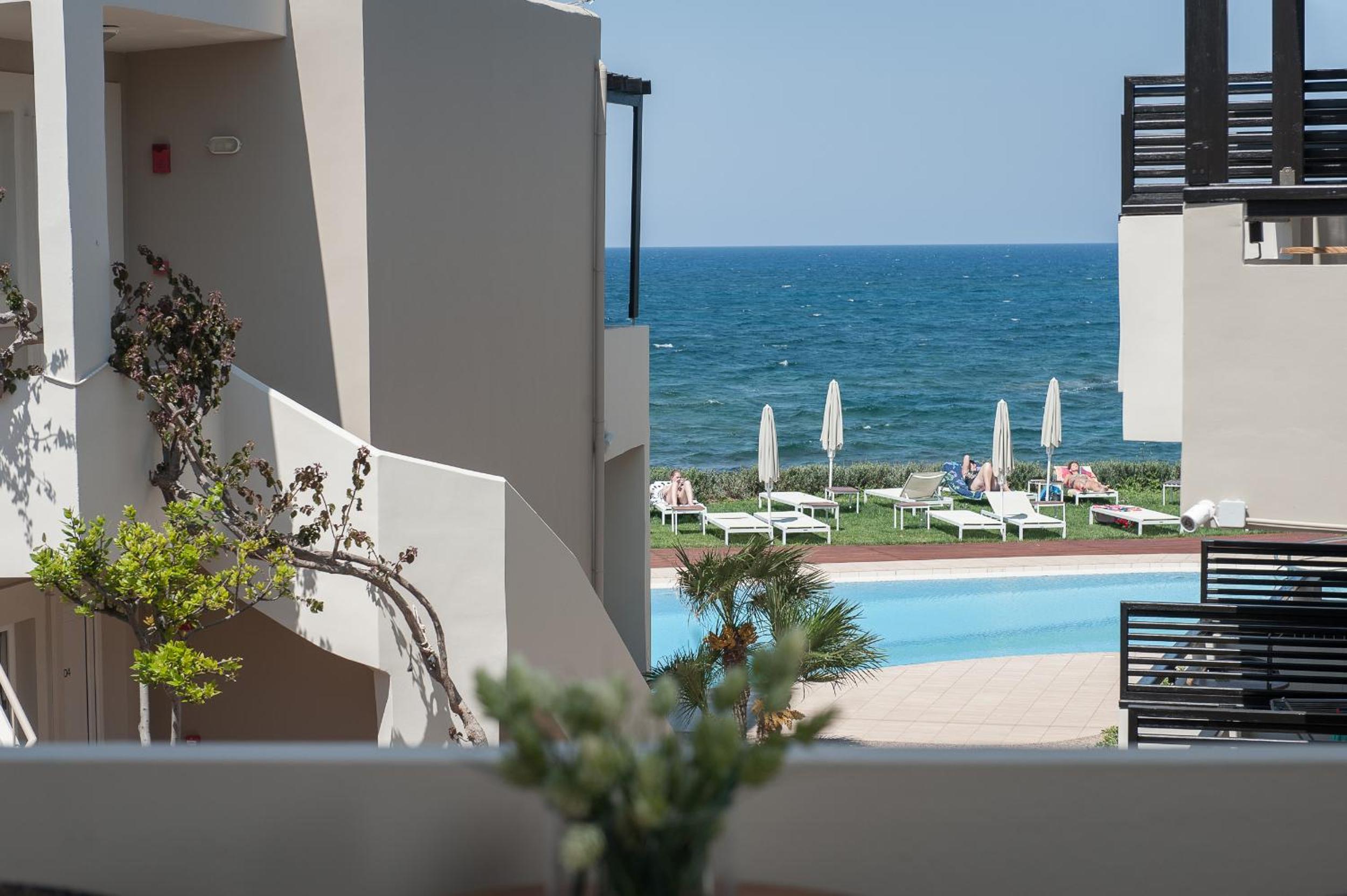 Suite with Partial Sea View - Photo 9