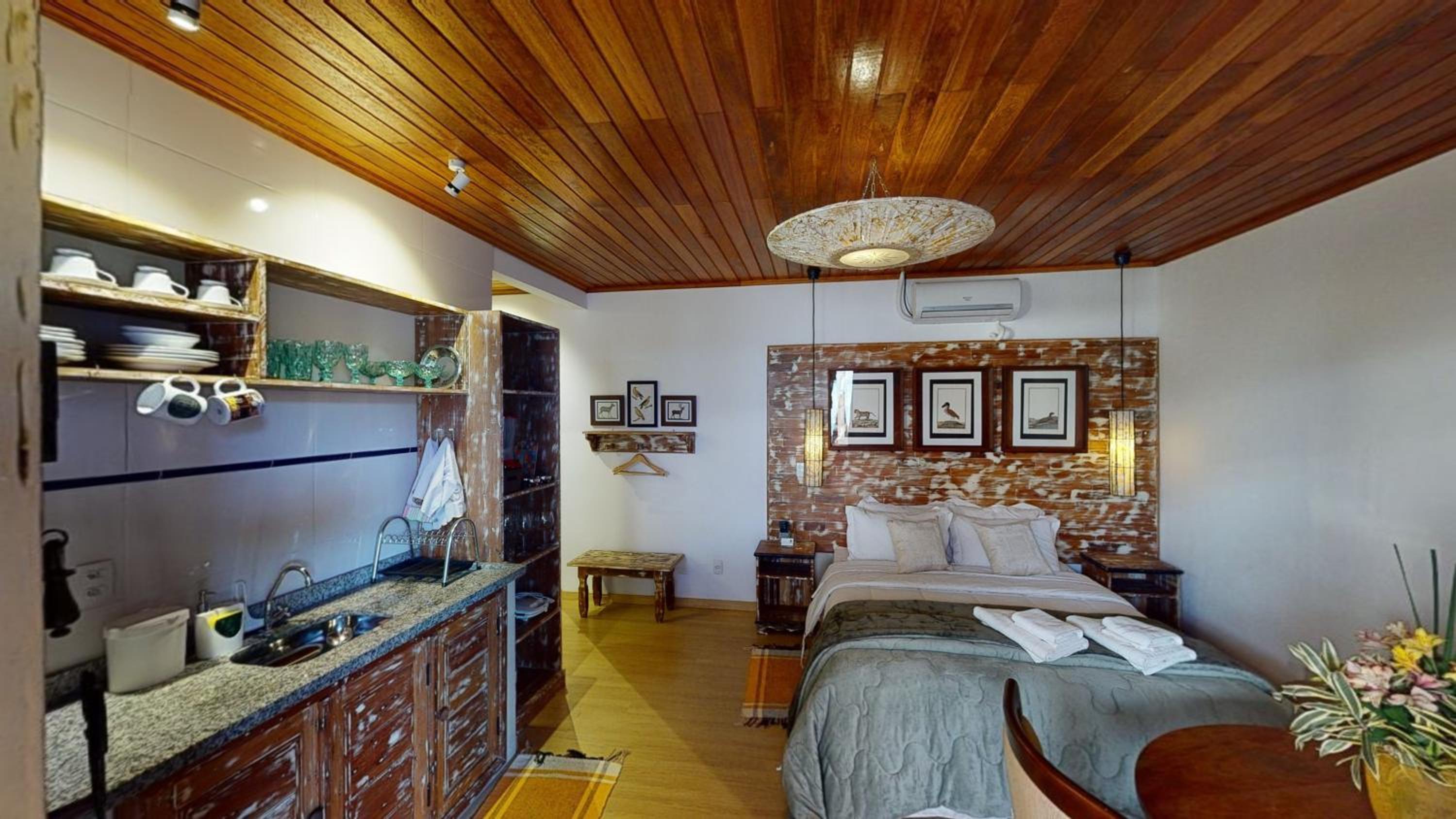 Executive Suite - Photo 4