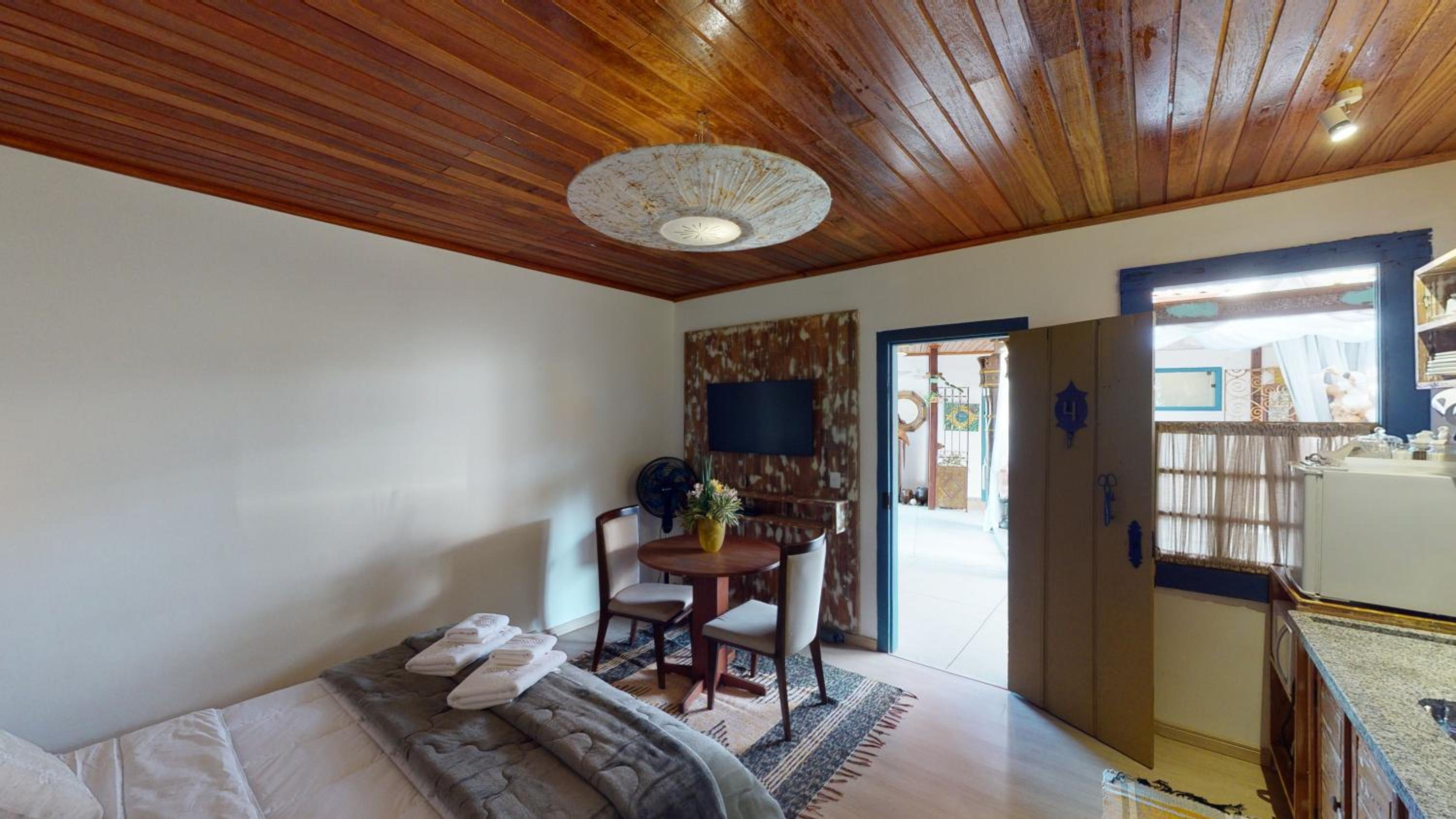 Executive Suite - Photo 2