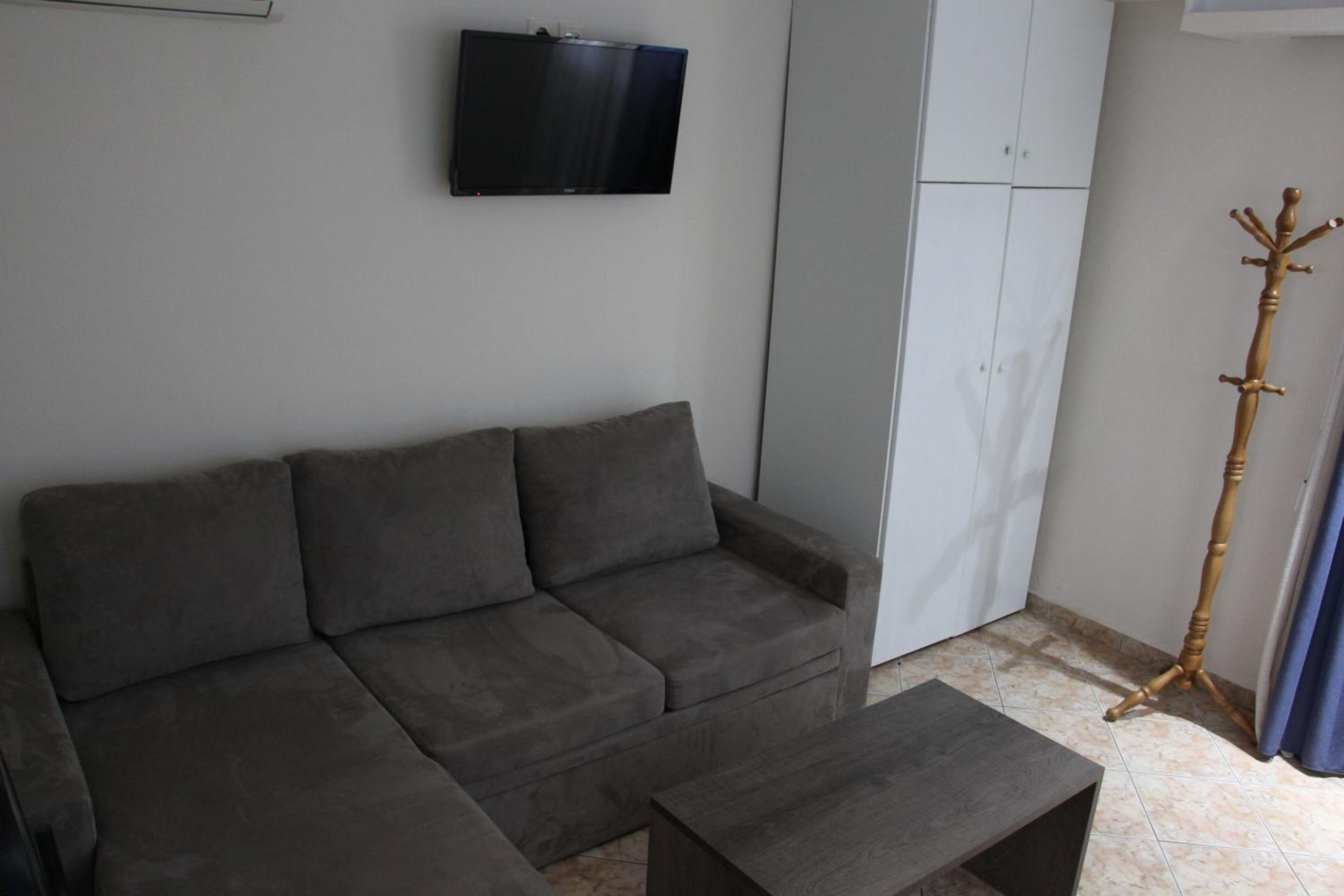 Studio - Photo 3