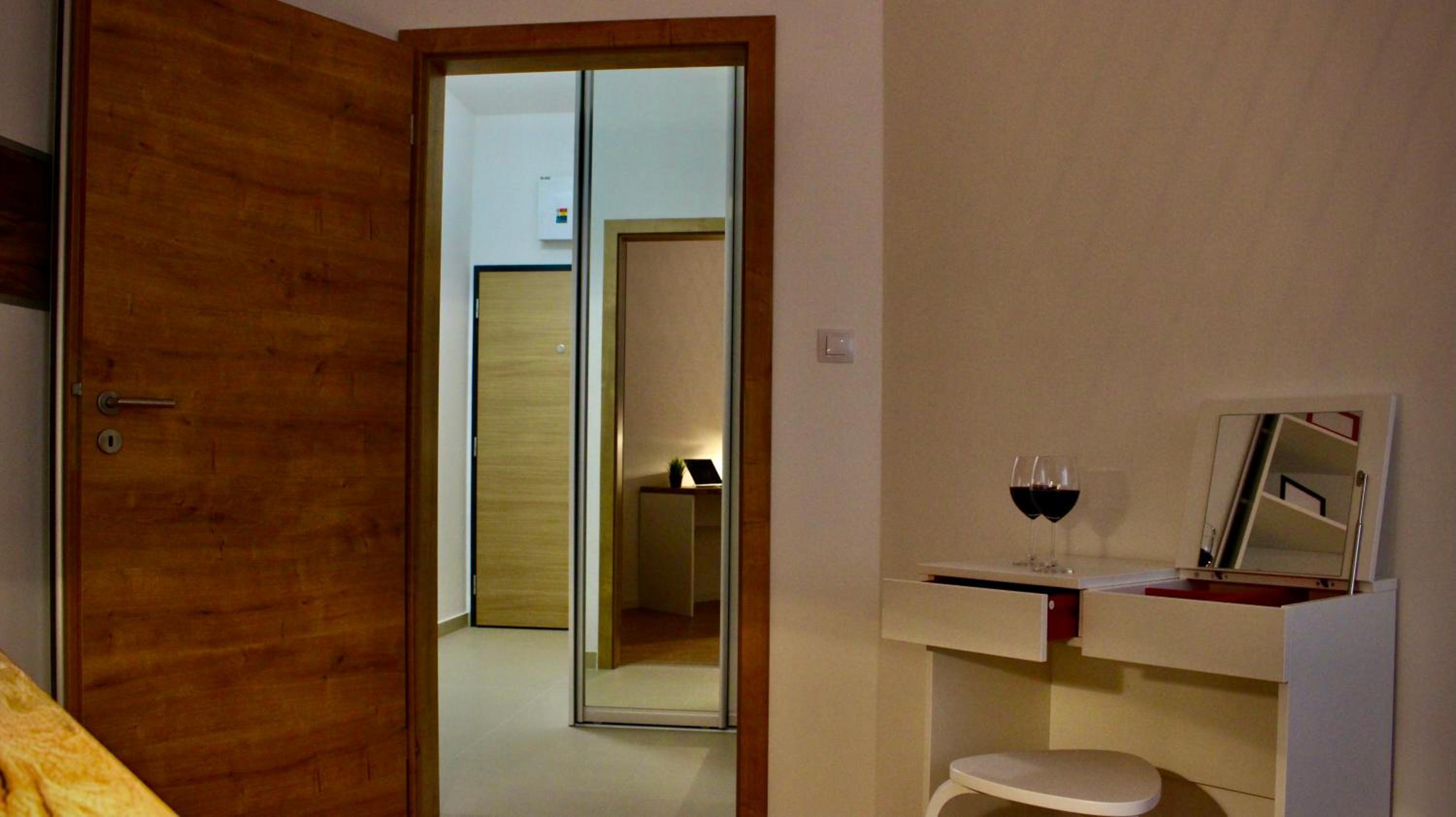 One-Bedroom Apartment - Photo 17