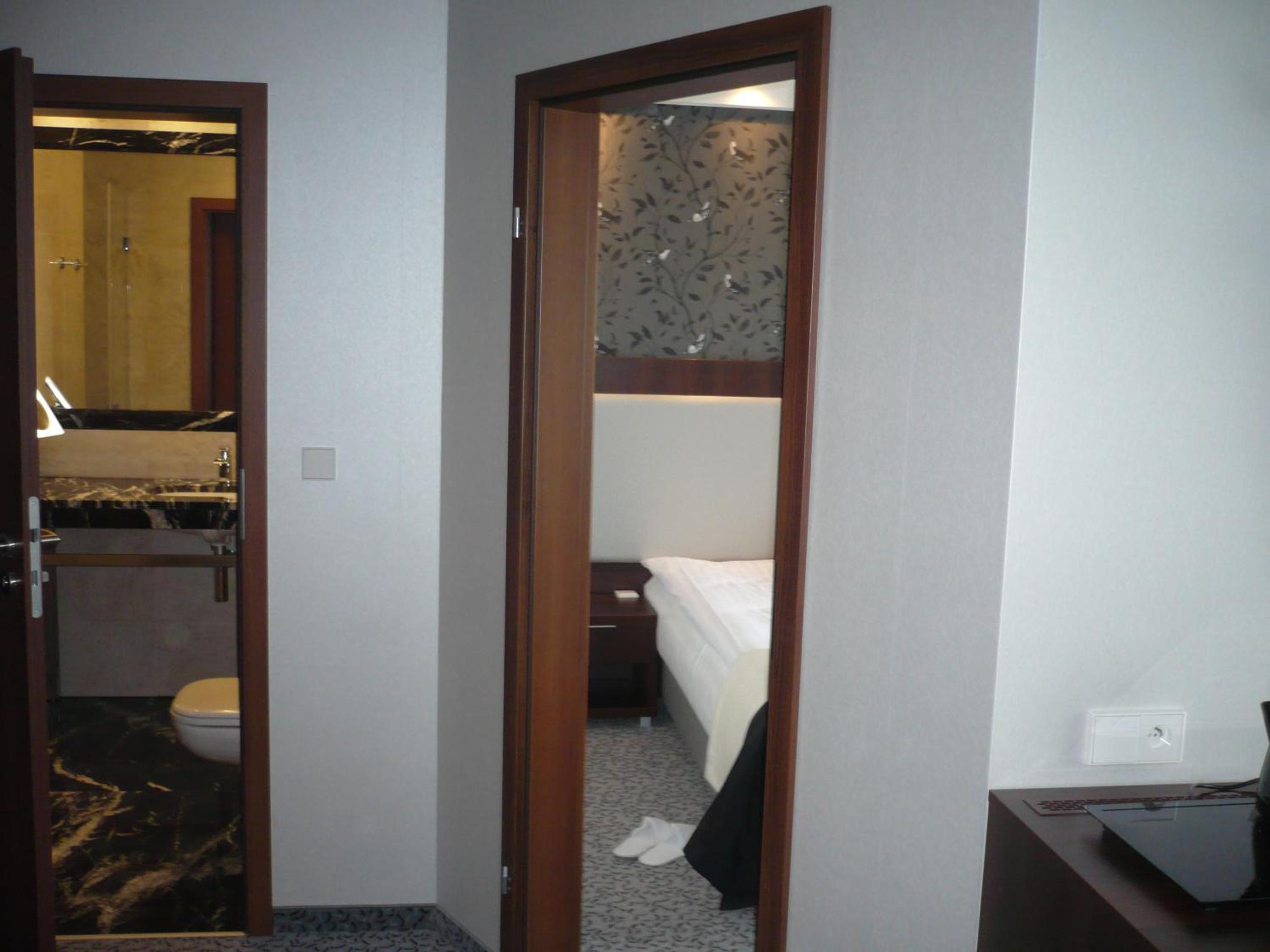 Deluxe Double Room (2 Adults + 2 Children) photo 3