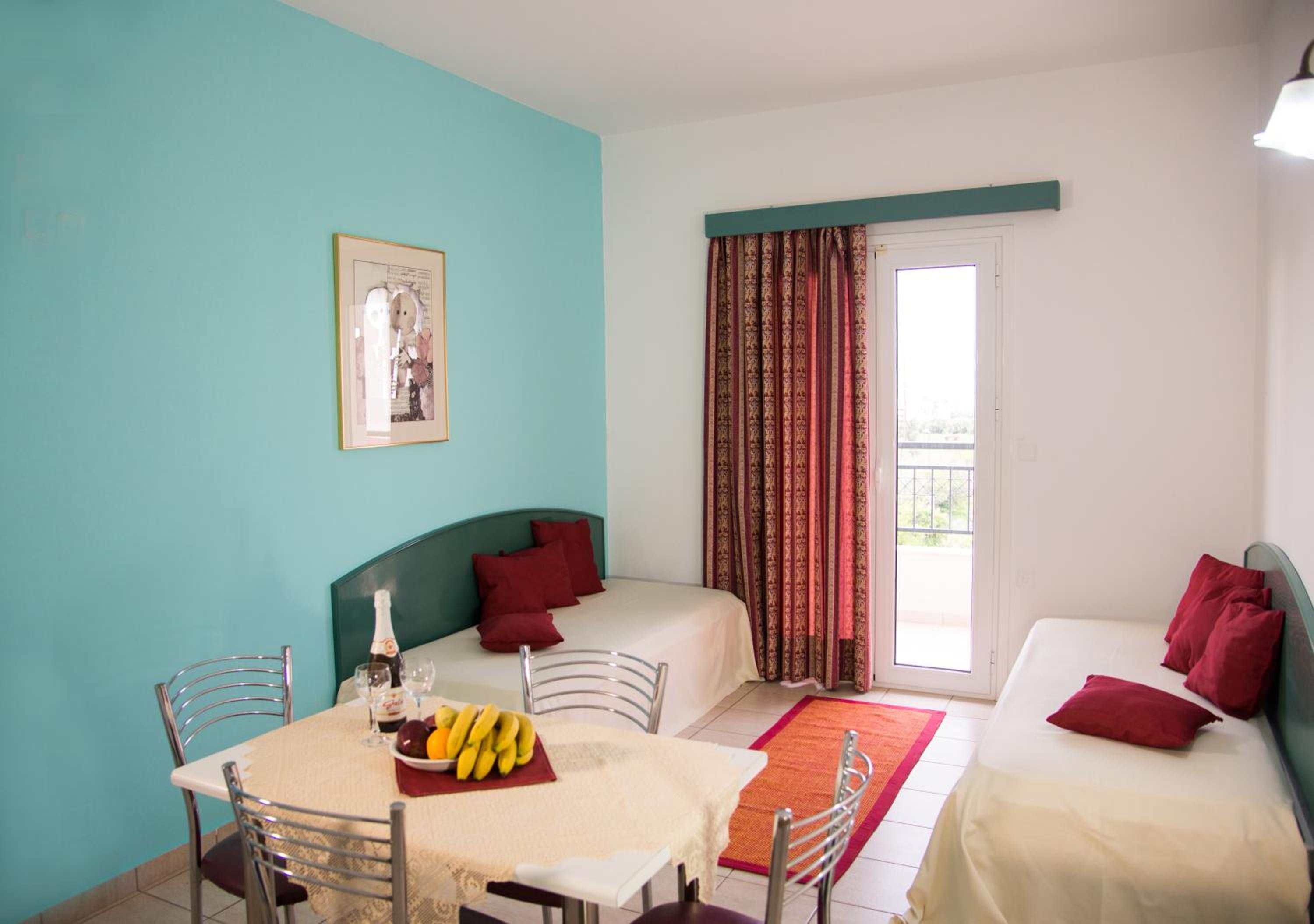 One-Bedroom Apartment (2 - 3 Adults) photo 2