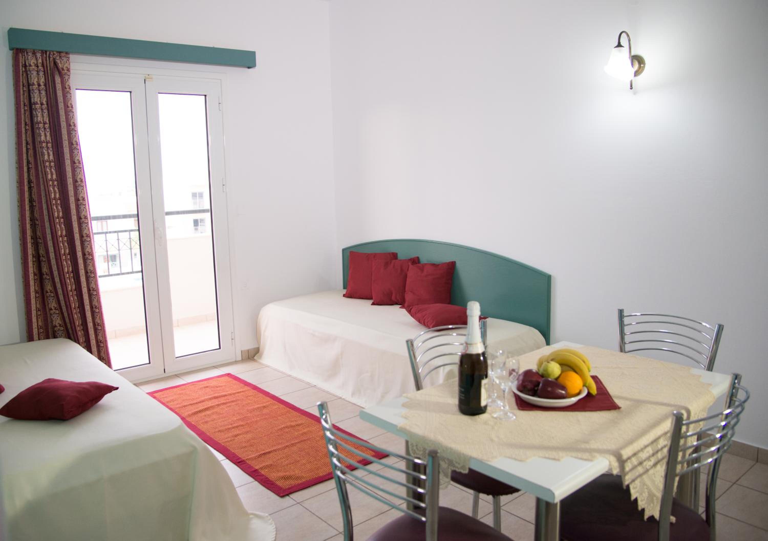 One-Bedroom Apartment (2 - 3 Adults) photo 3