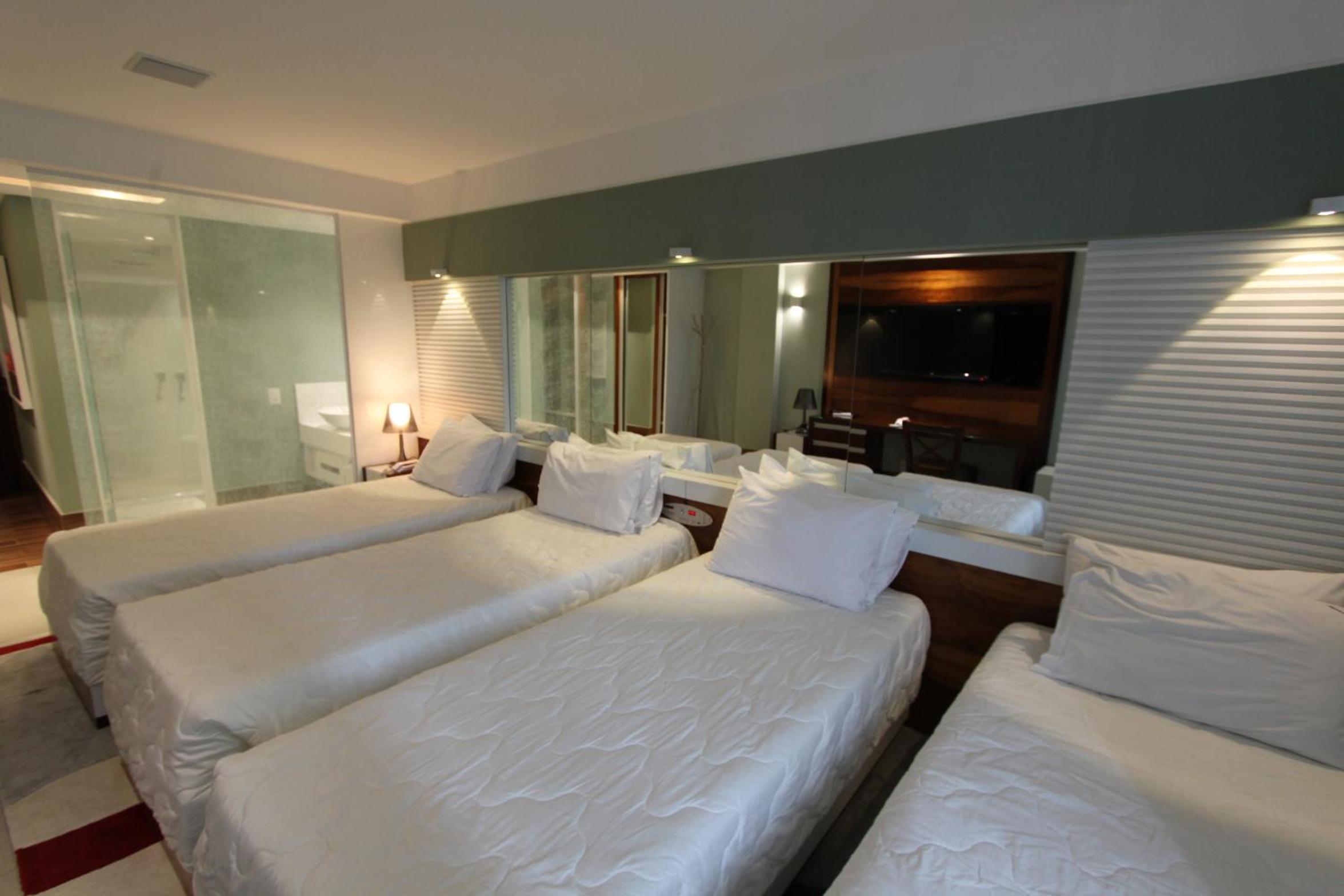 Superior Quadruple Room thumbnail 6