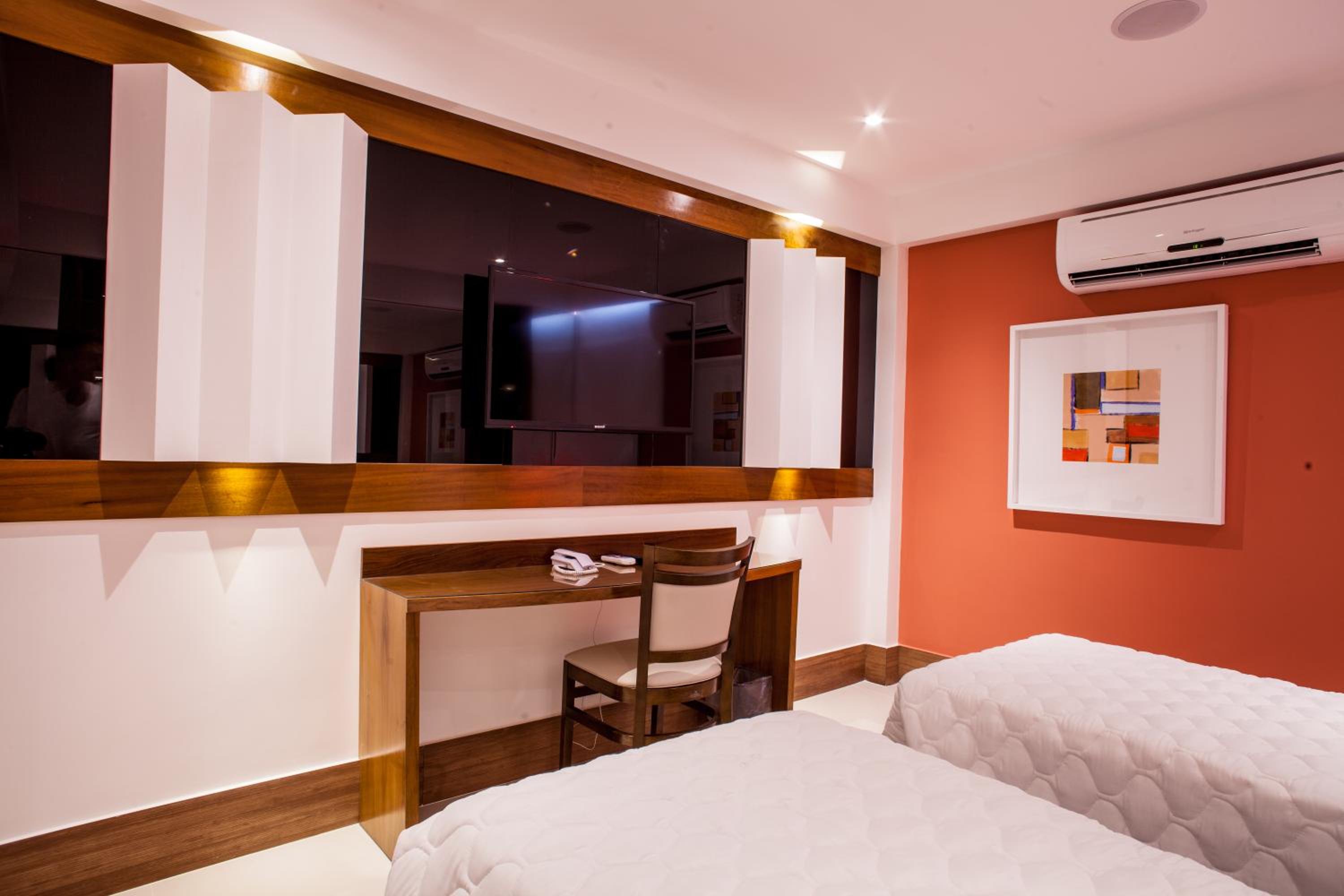Available room thumbnail 5