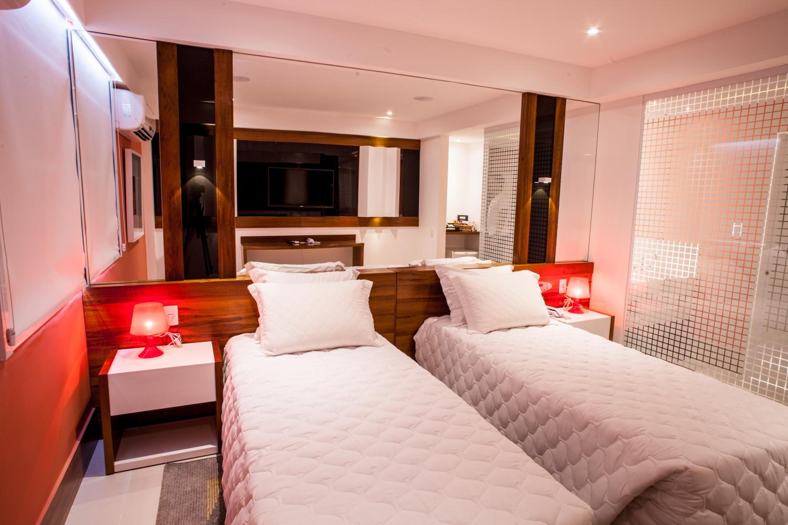 Available room thumbnail 6