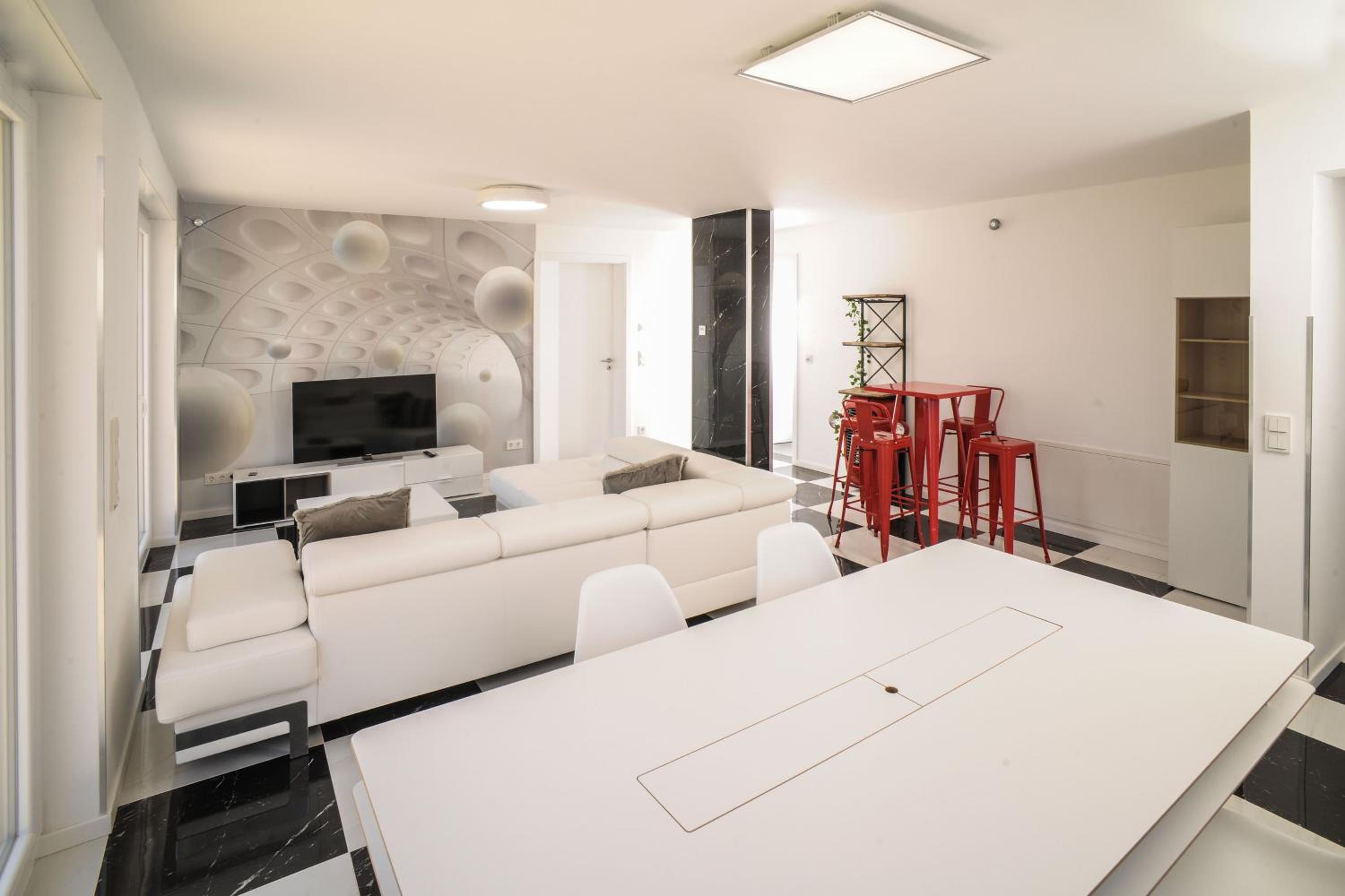 Two-Bedroom Apartment - Photo 2