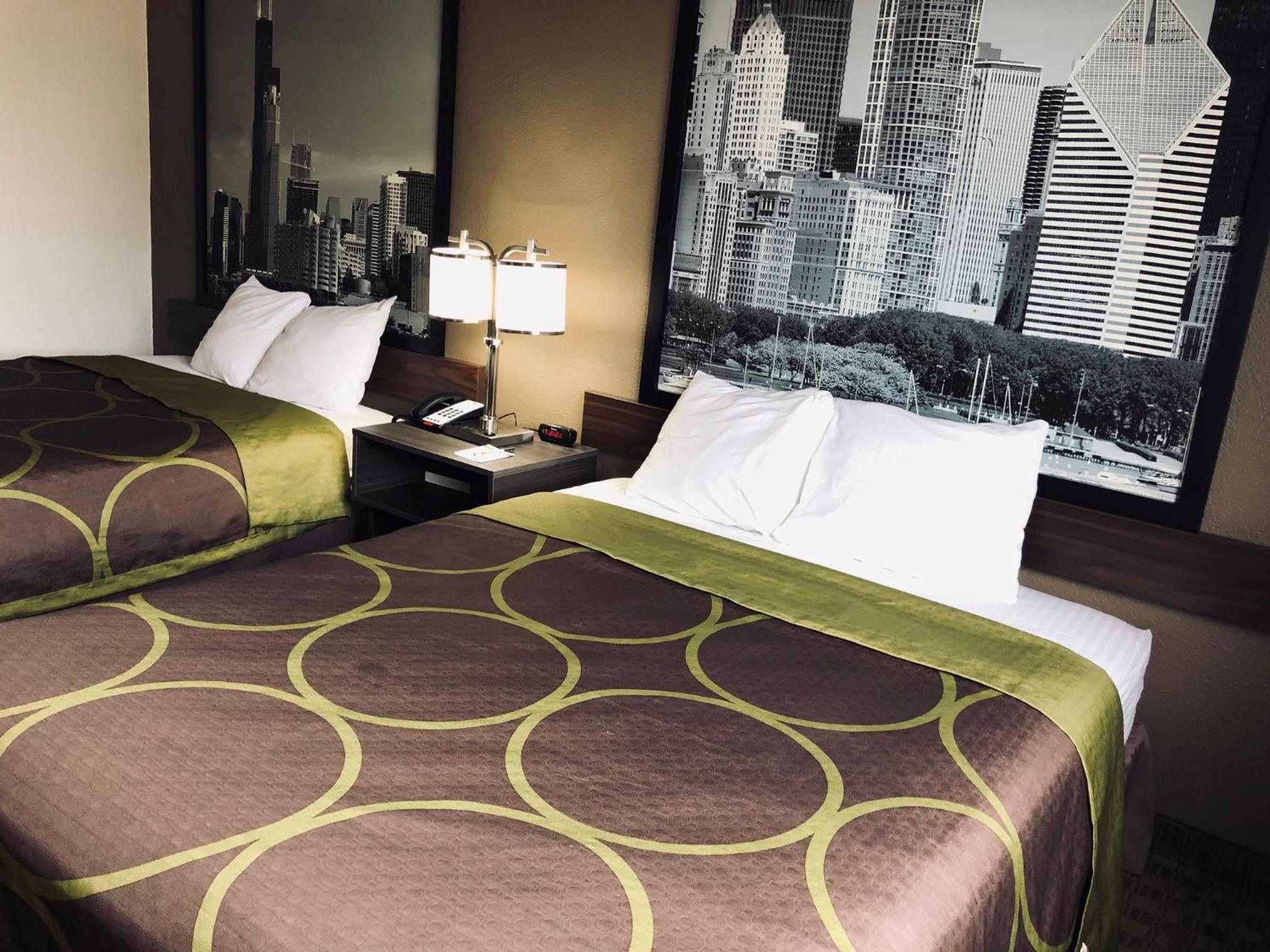 Deluxe Queen Room with Two Queen Beds - Non-Smoking - Photo 2