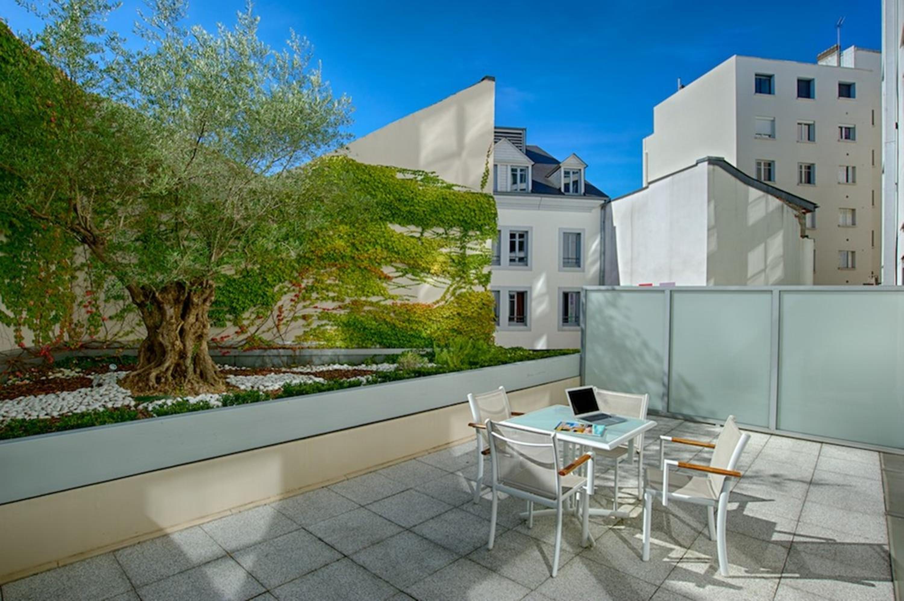 Suite with Terrace - Non Refundable photo 2