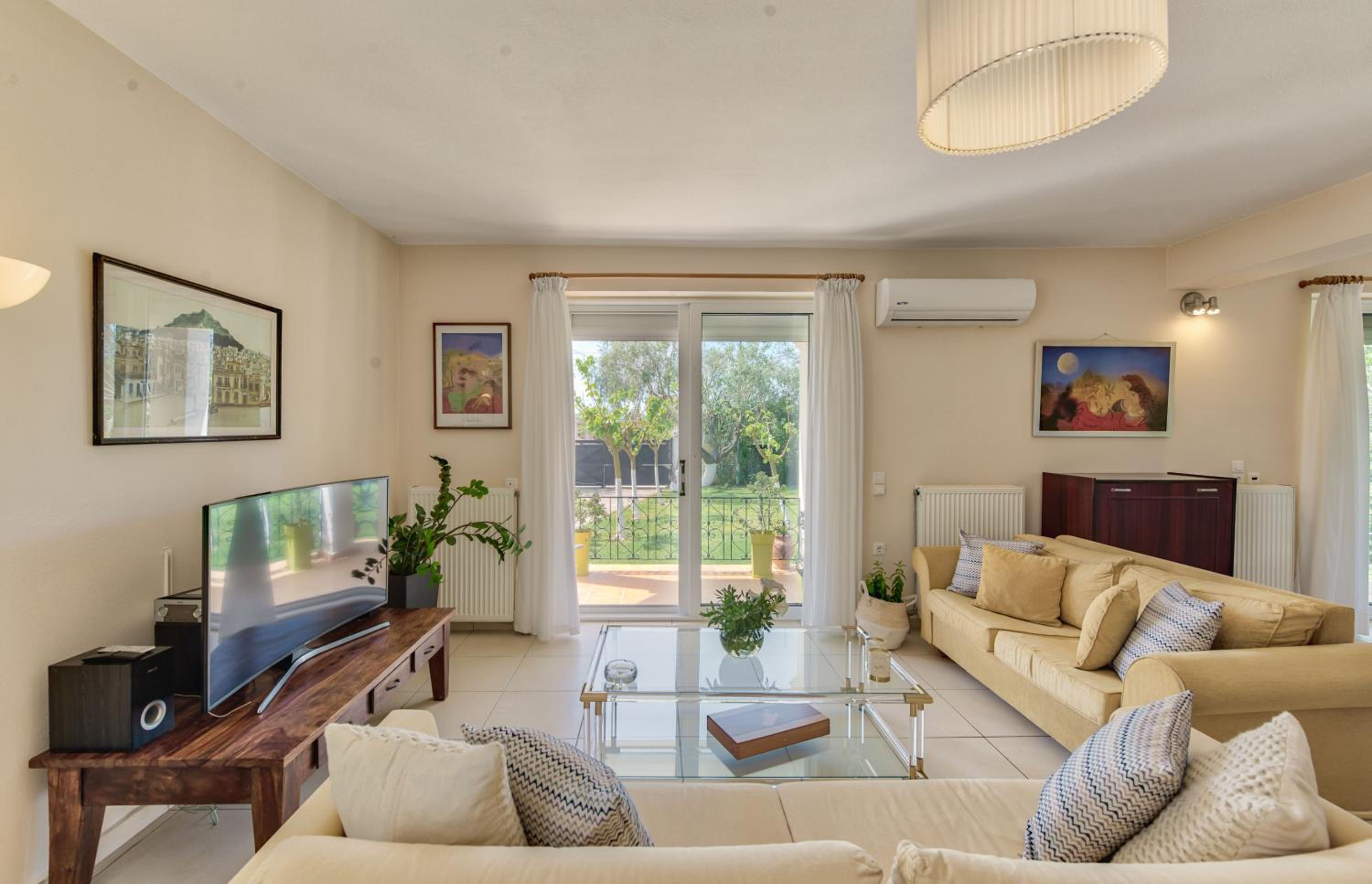 Apartment With Garden View