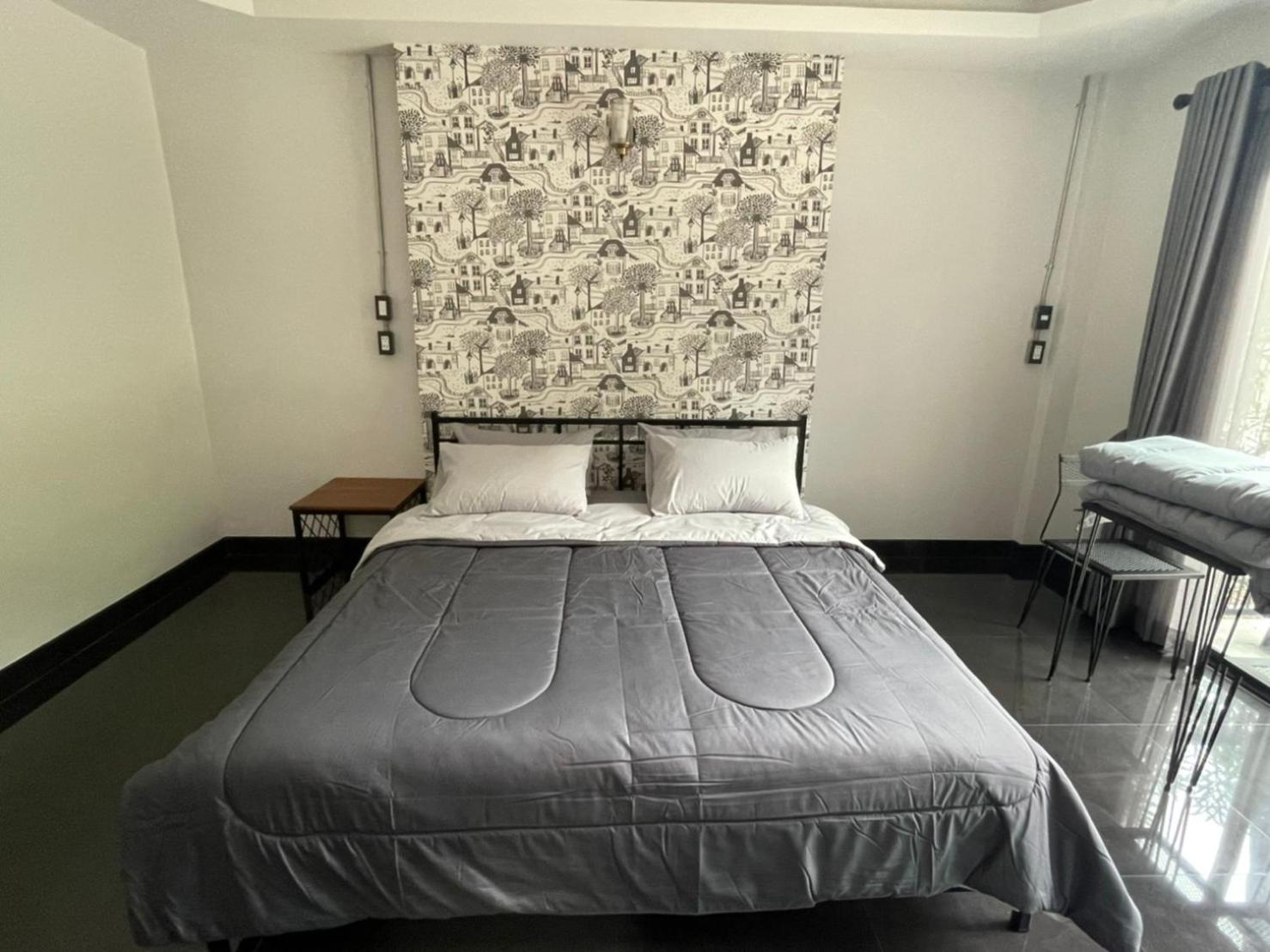 Deluxe King Room - Photo 6