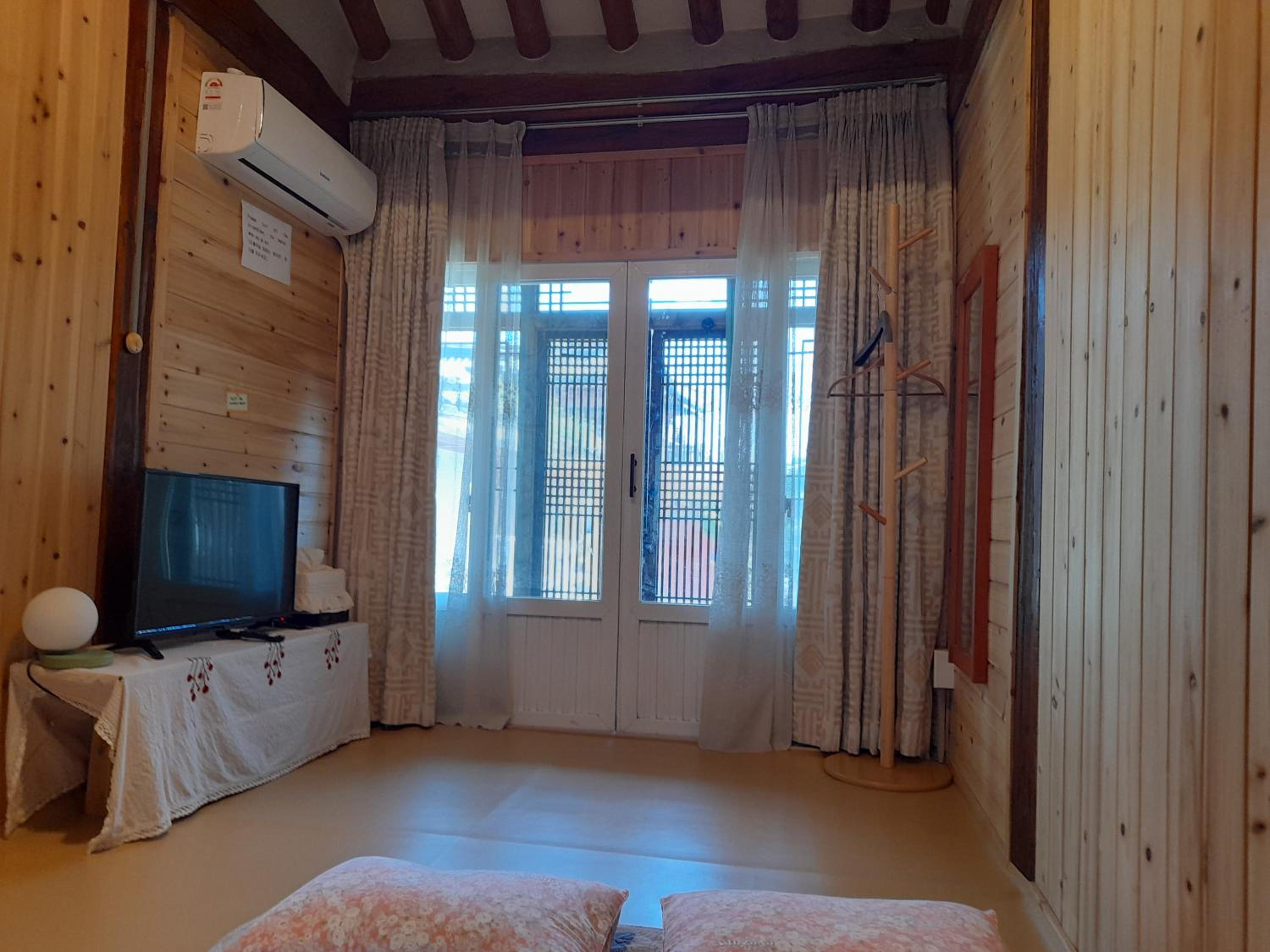 Deluxe Family Room - Photo 1