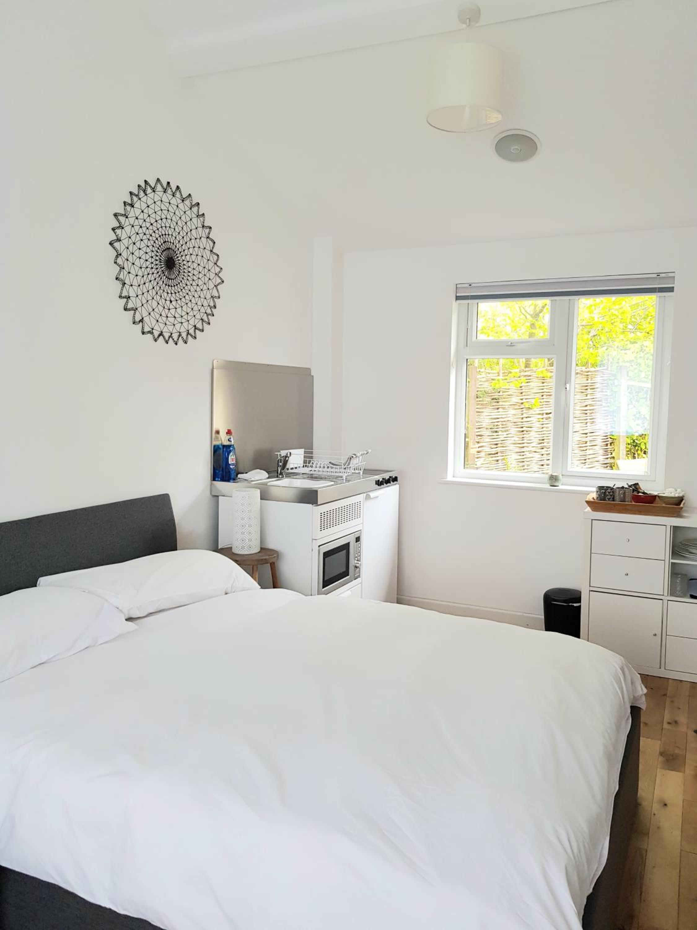 One-Bedroom Apartment - Photo 8