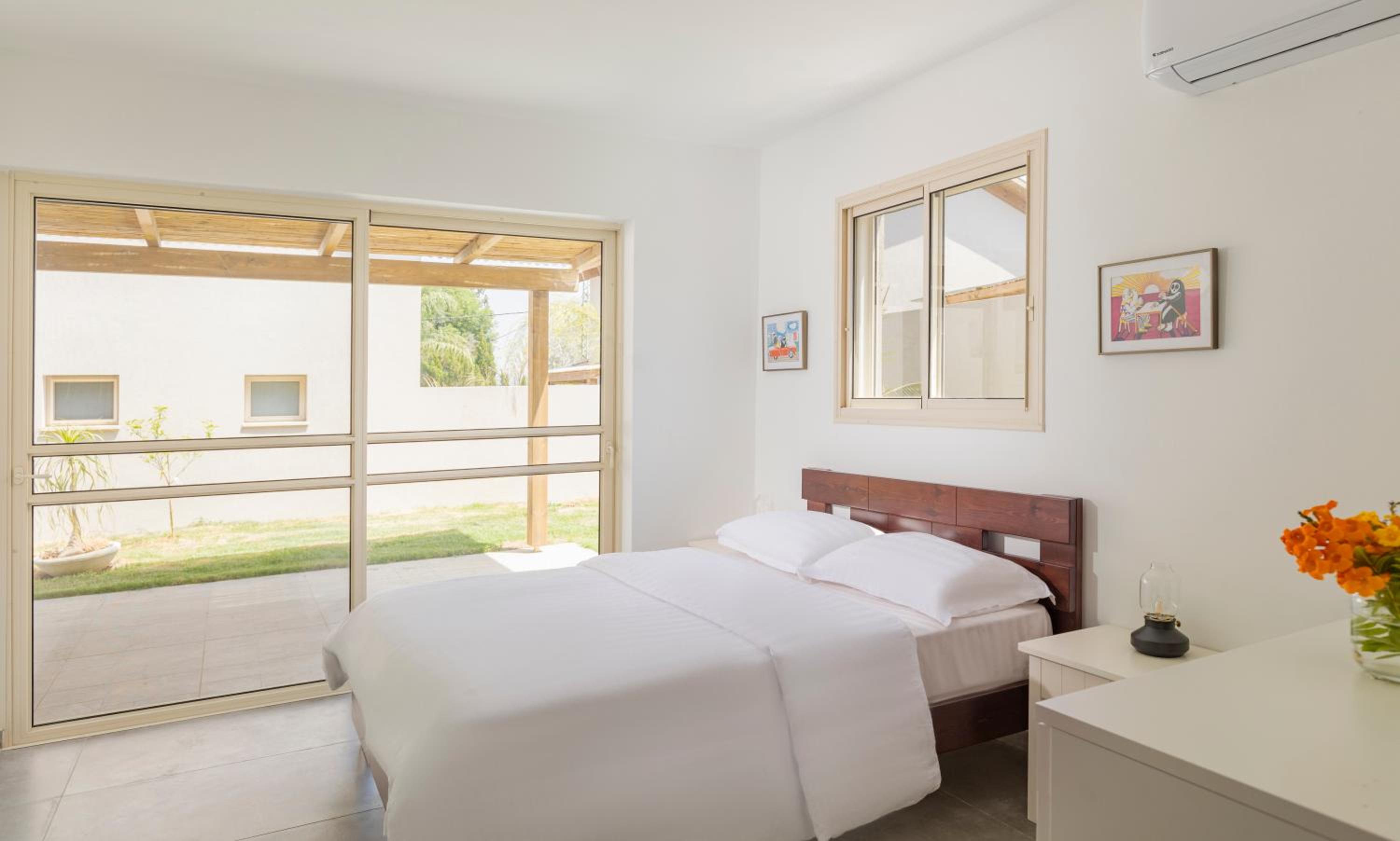 One-Bedroom House - Photo 37