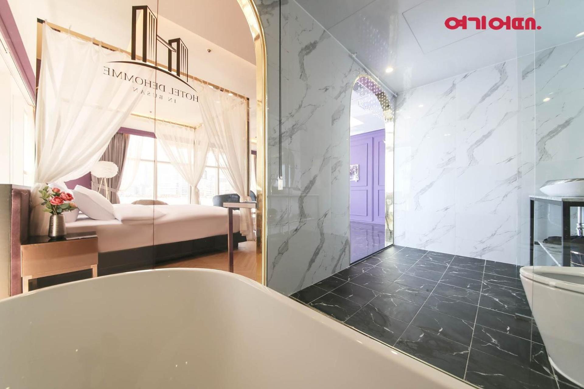 Suite with Sea View - Photo 6