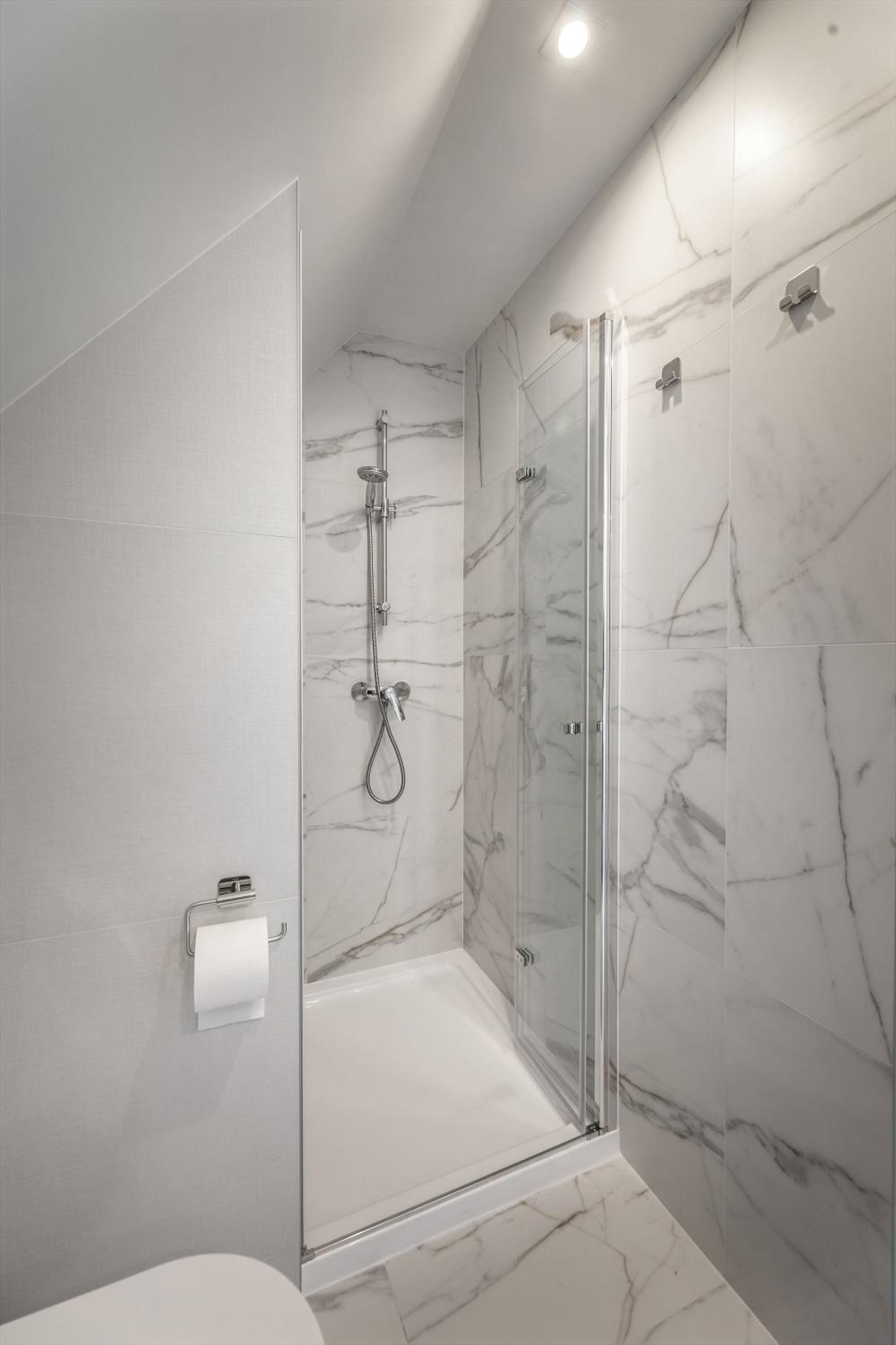 Double Room - Photo 6
