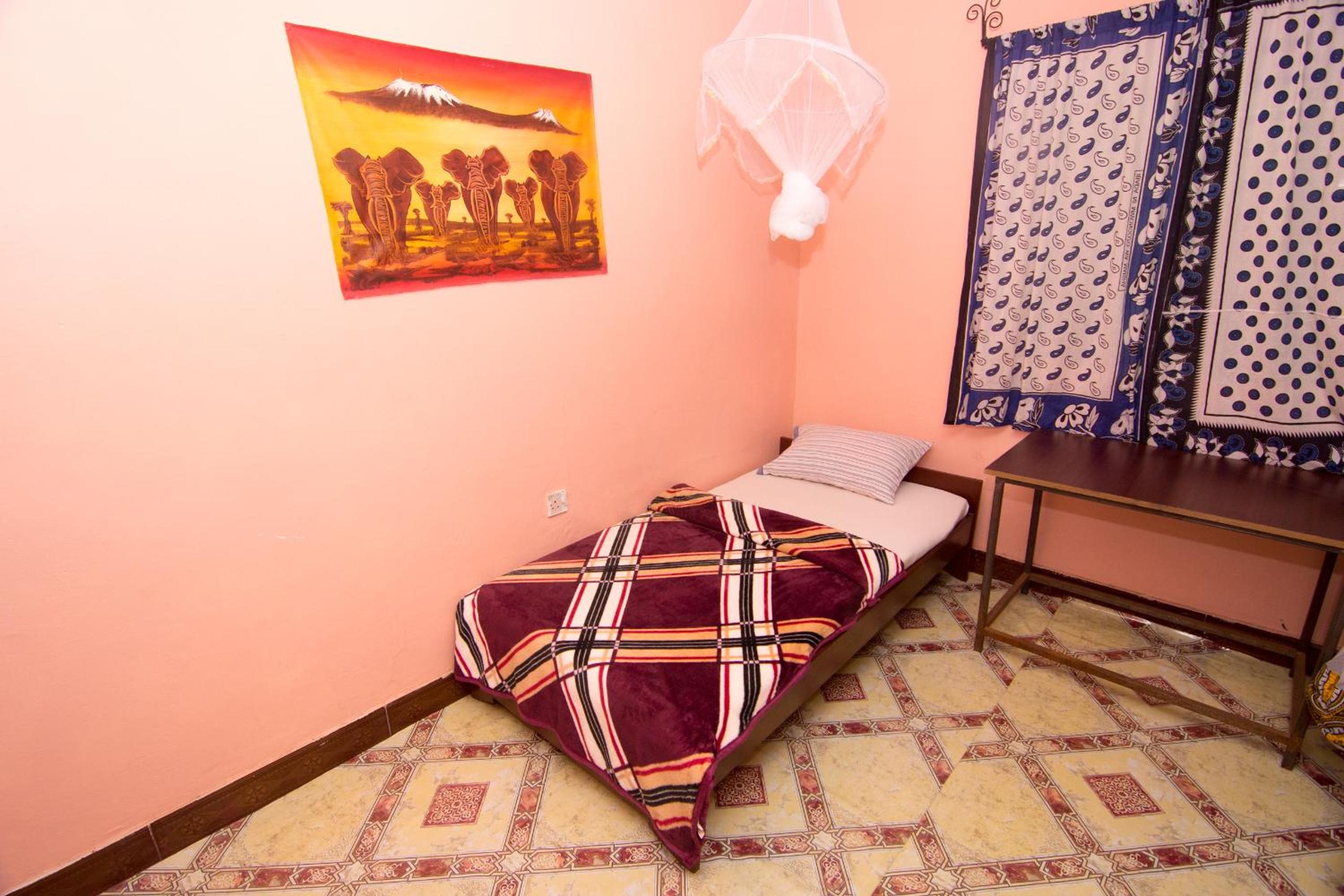 Basic Triple Room with Shared Bathroom