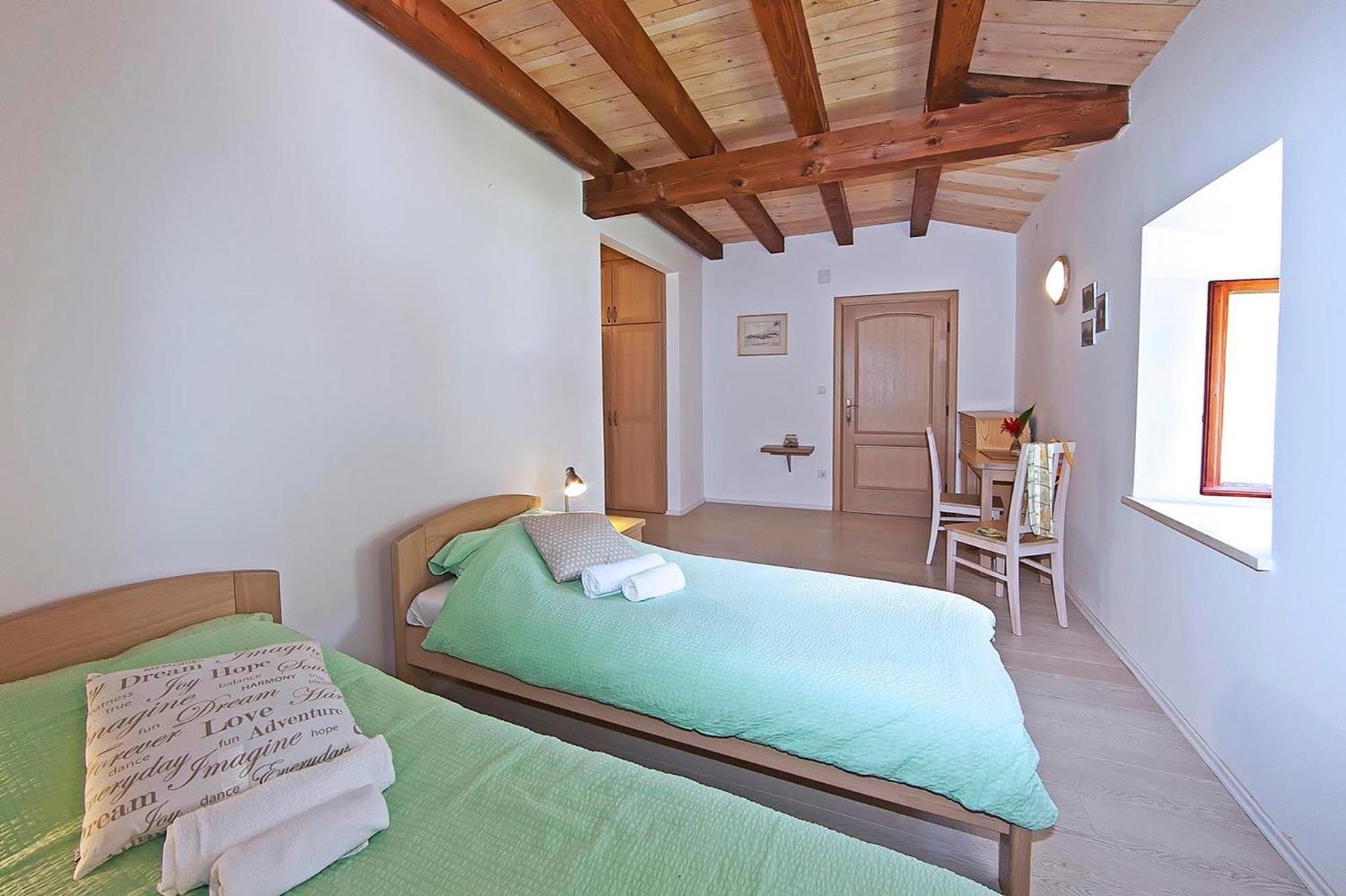 Standard Twin Room with Garden View photo 3
