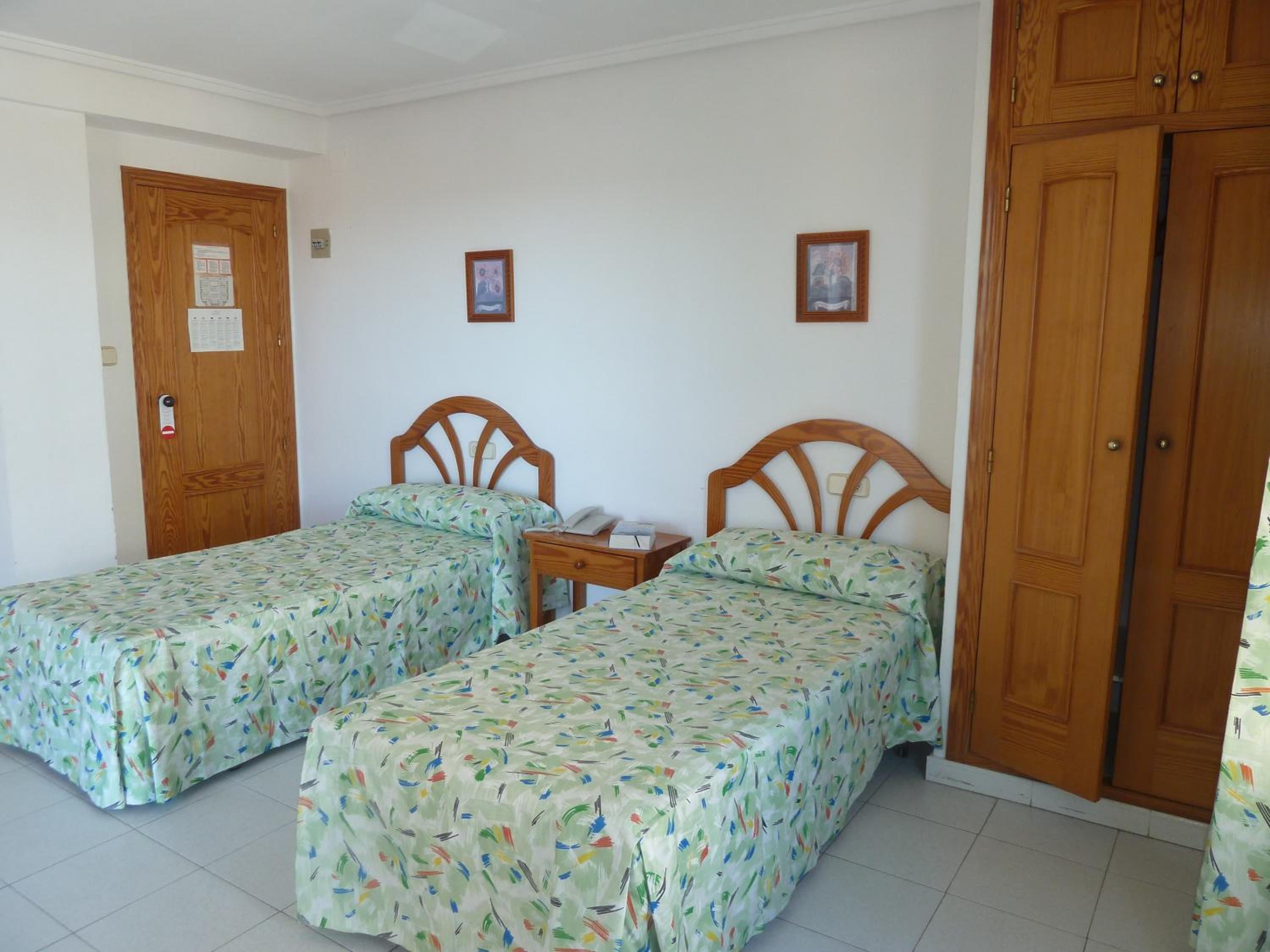 Standard Twin Room - Photo 1