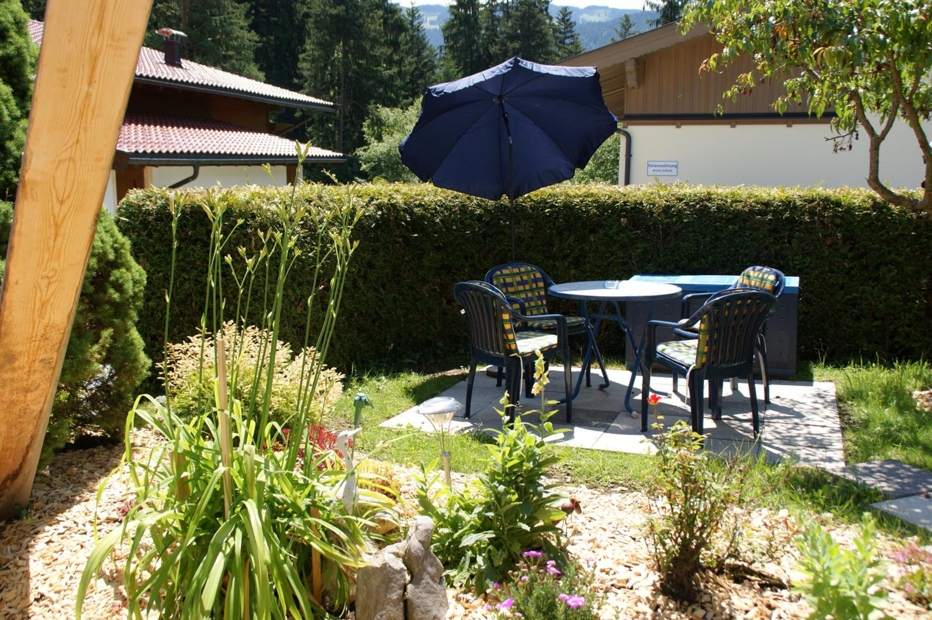 One-Bedroom Apartment with Mountain View photo 1