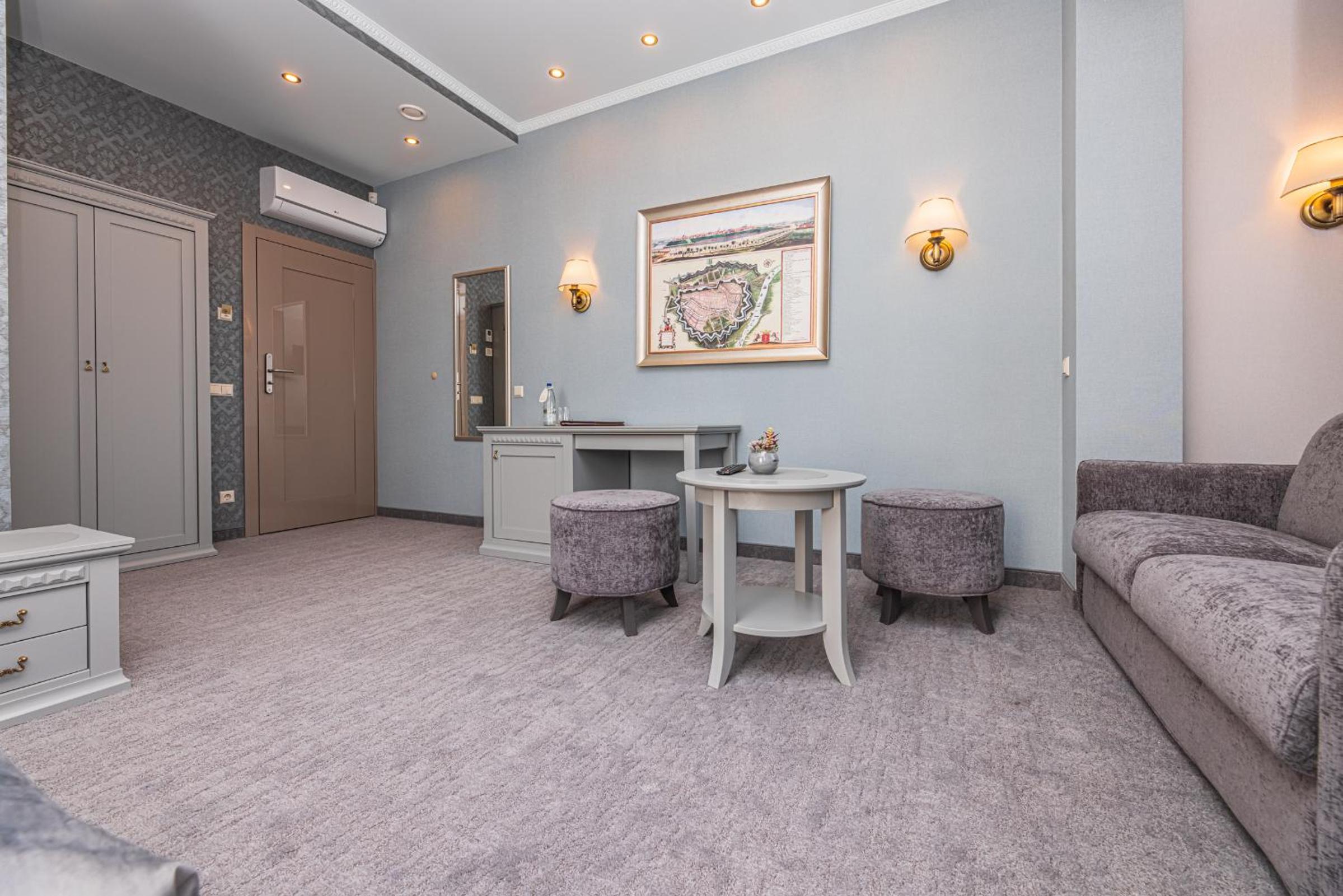 Premium Room with Balcony - Photo 33