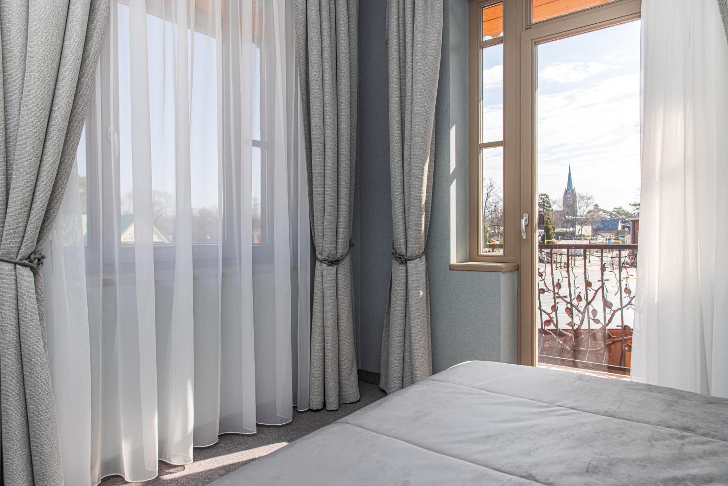 Premium Room with Balcony - Photo 19