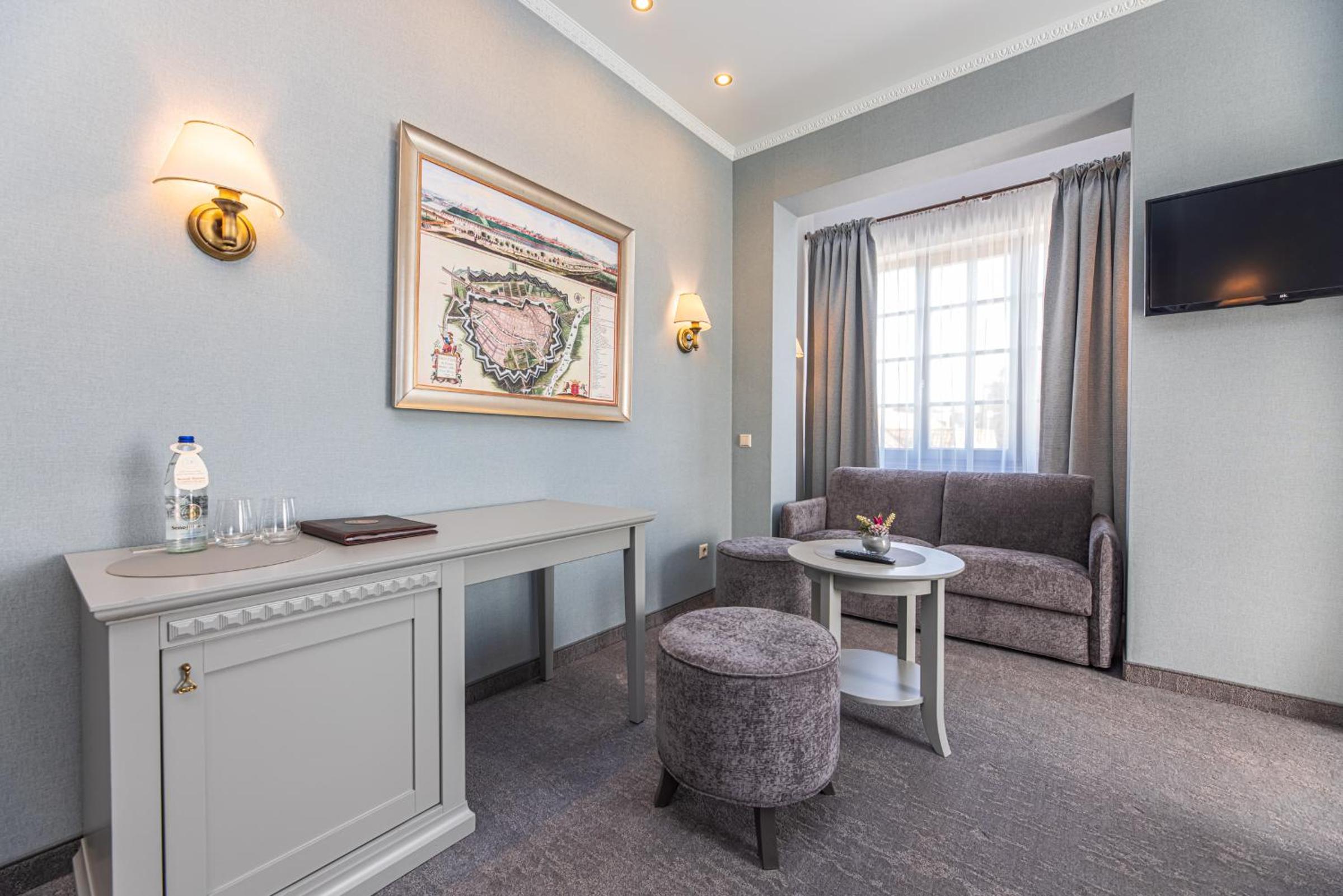 Premium Room with Balcony - Photo 34