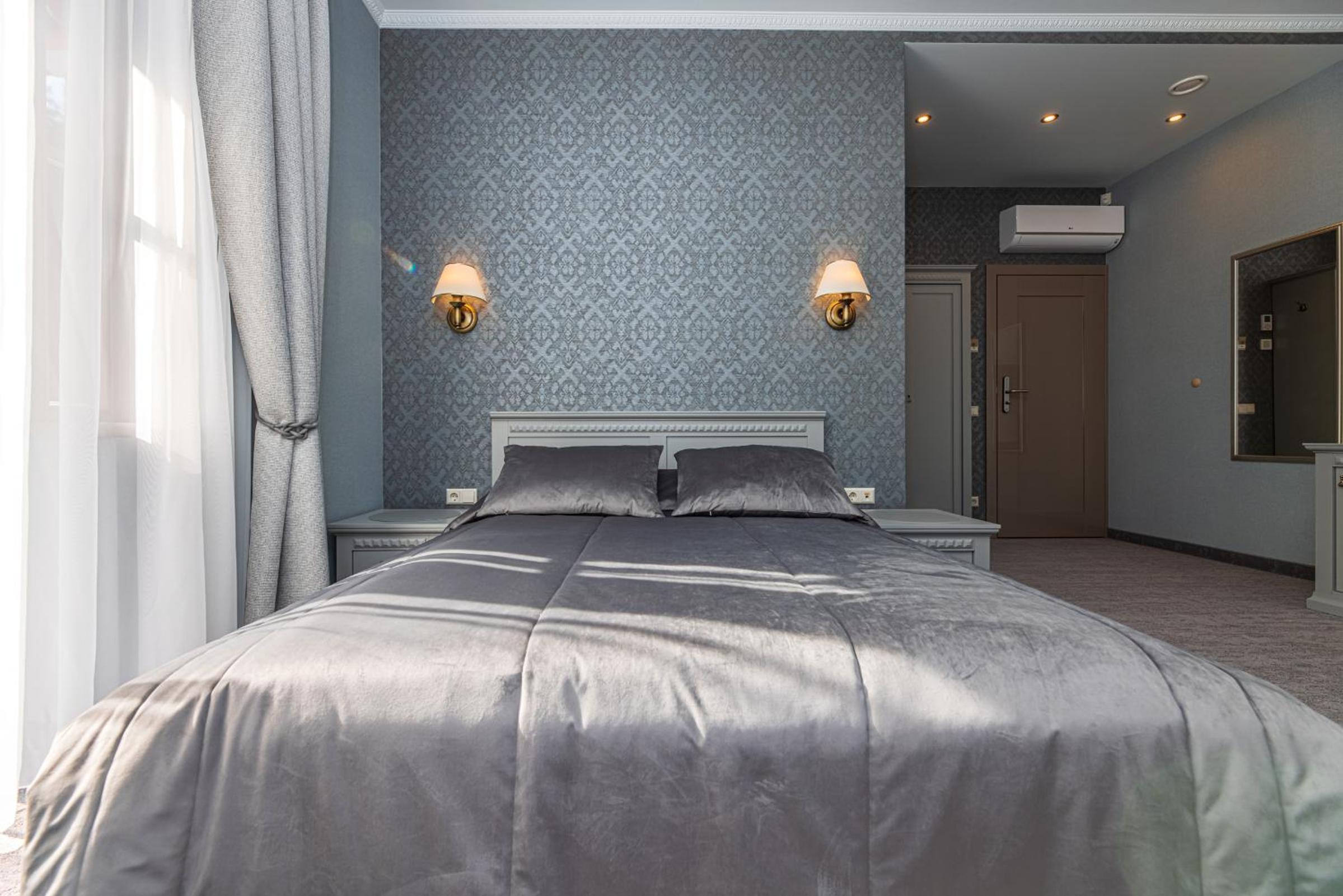 Premium Room with Balcony - Photo 38