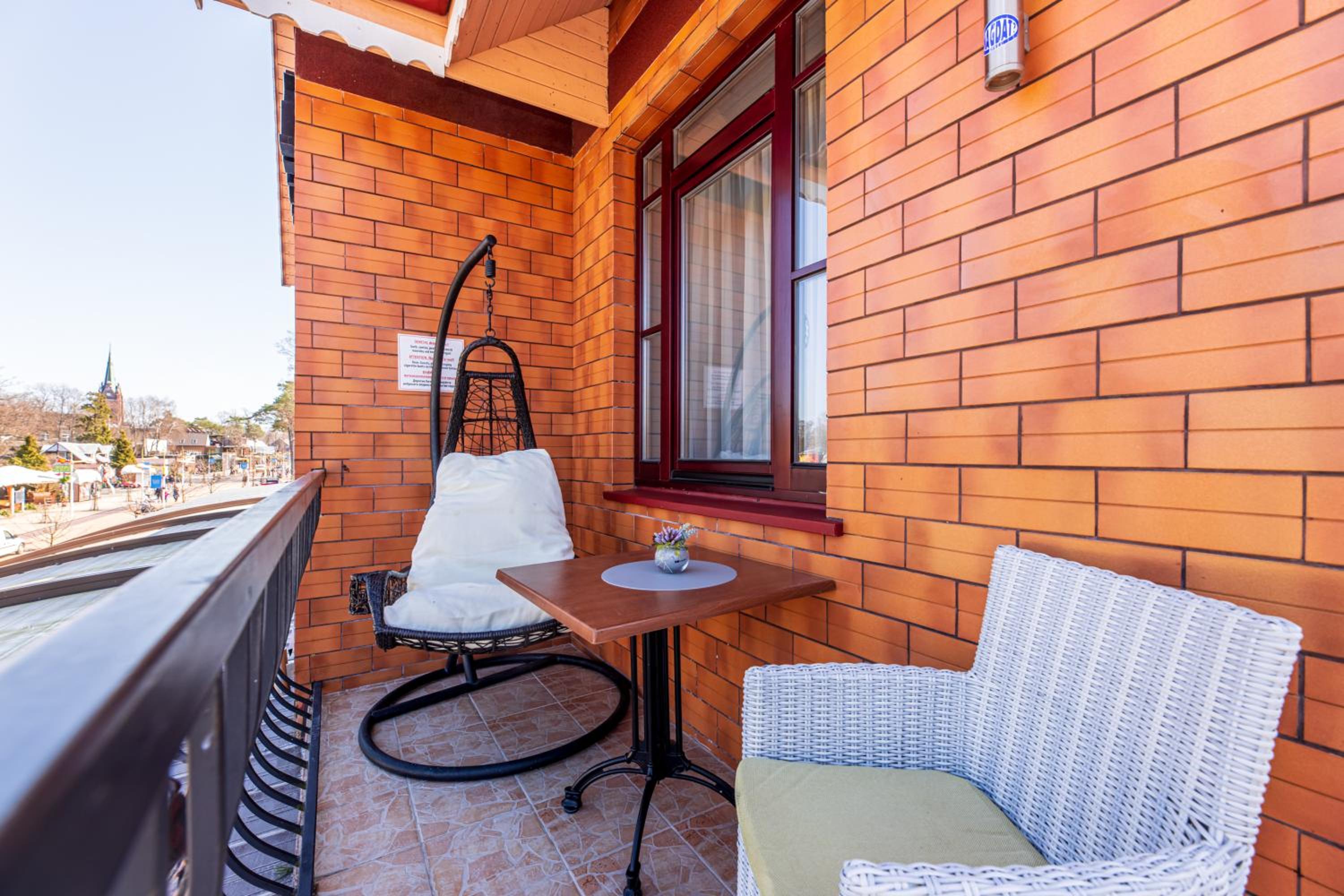 Premium Room with Balcony - Photo 12