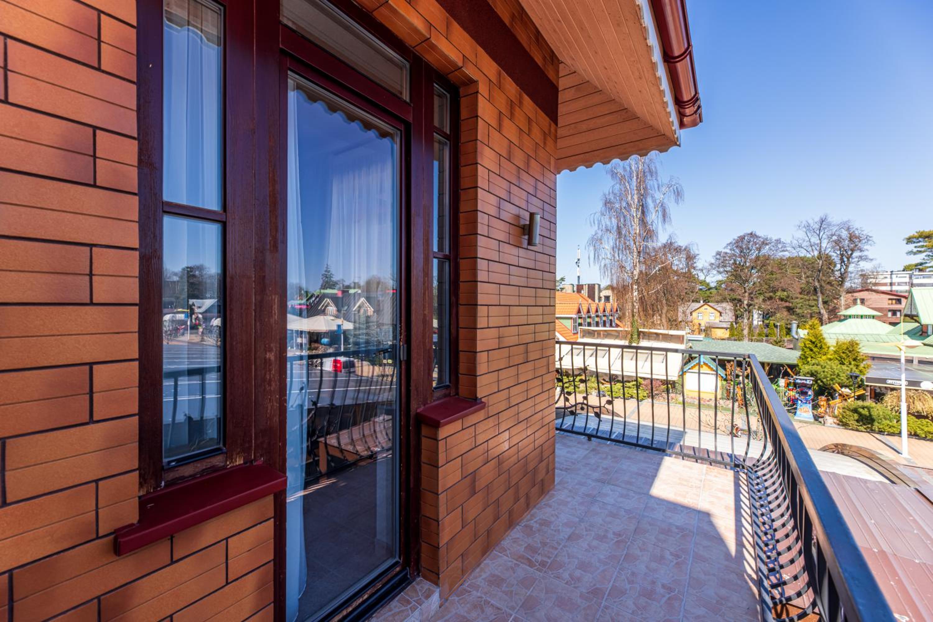 Premium Room with Balcony - Photo 10