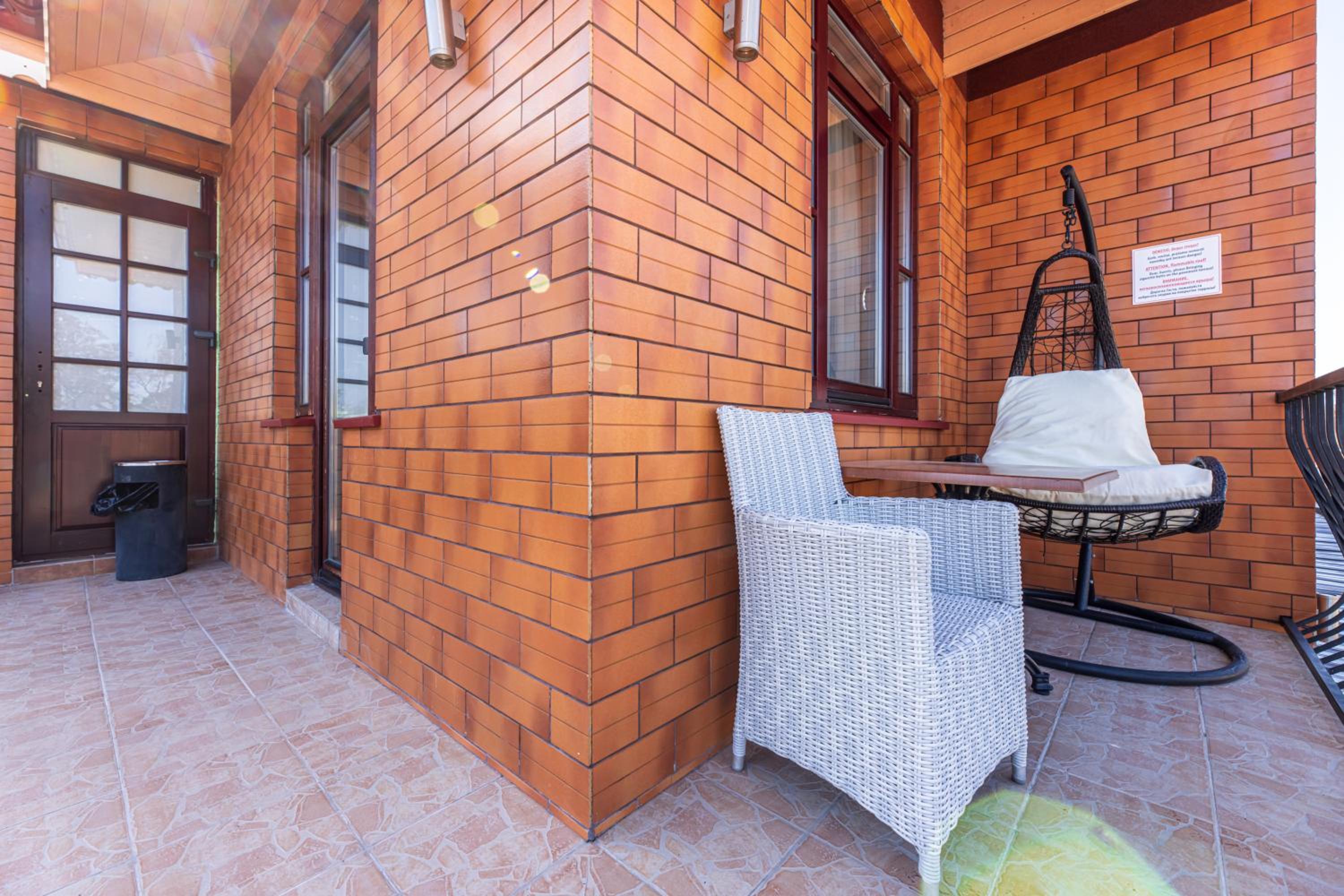 Premium Room with Balcony - Photo 11