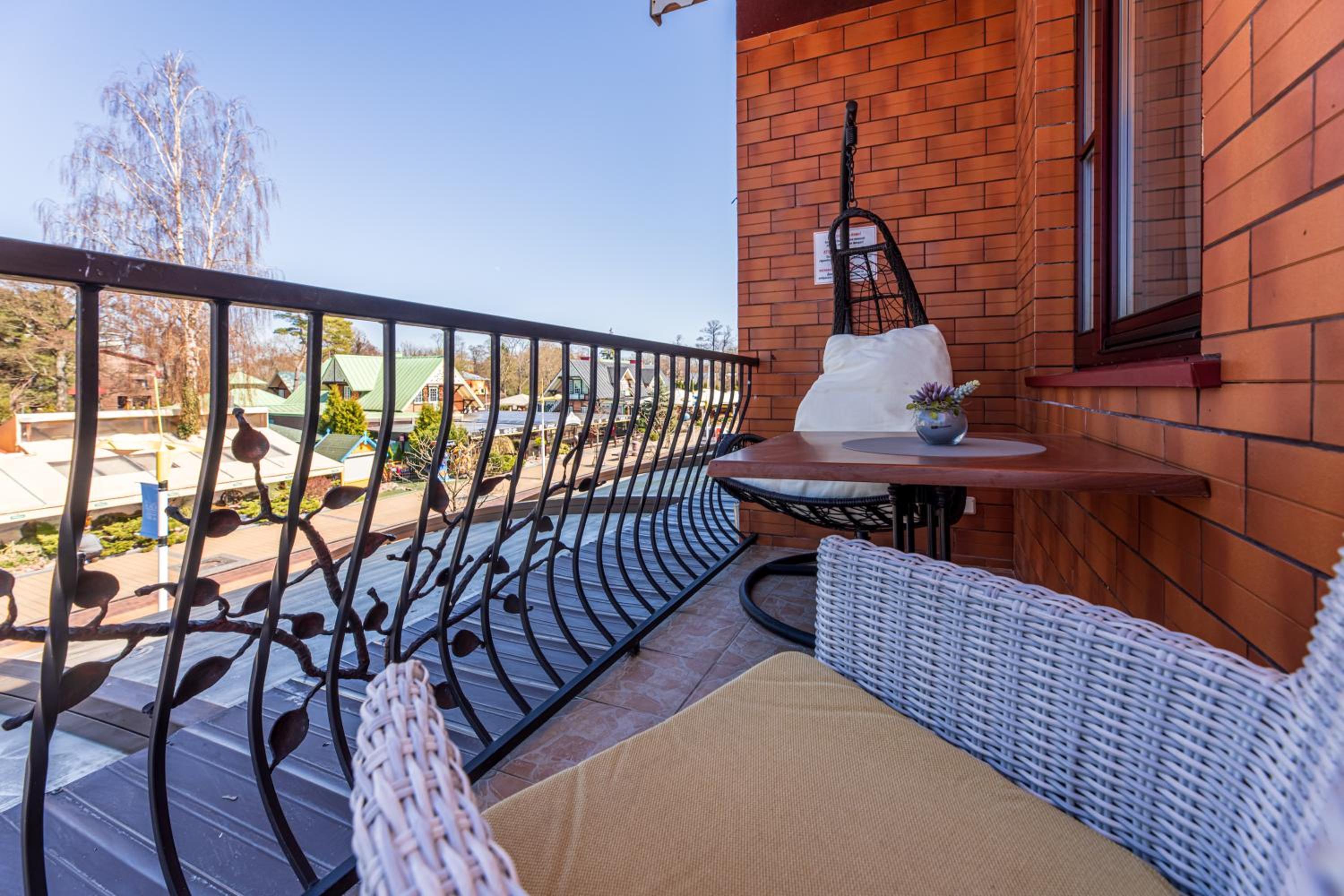 Premium Room with Balcony - Photo 8