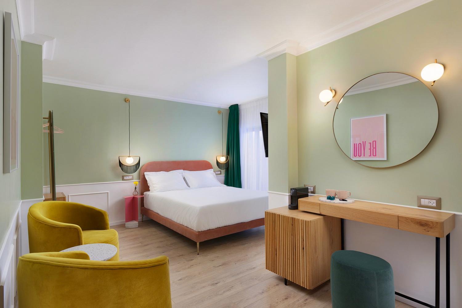 Suite - Photo 1